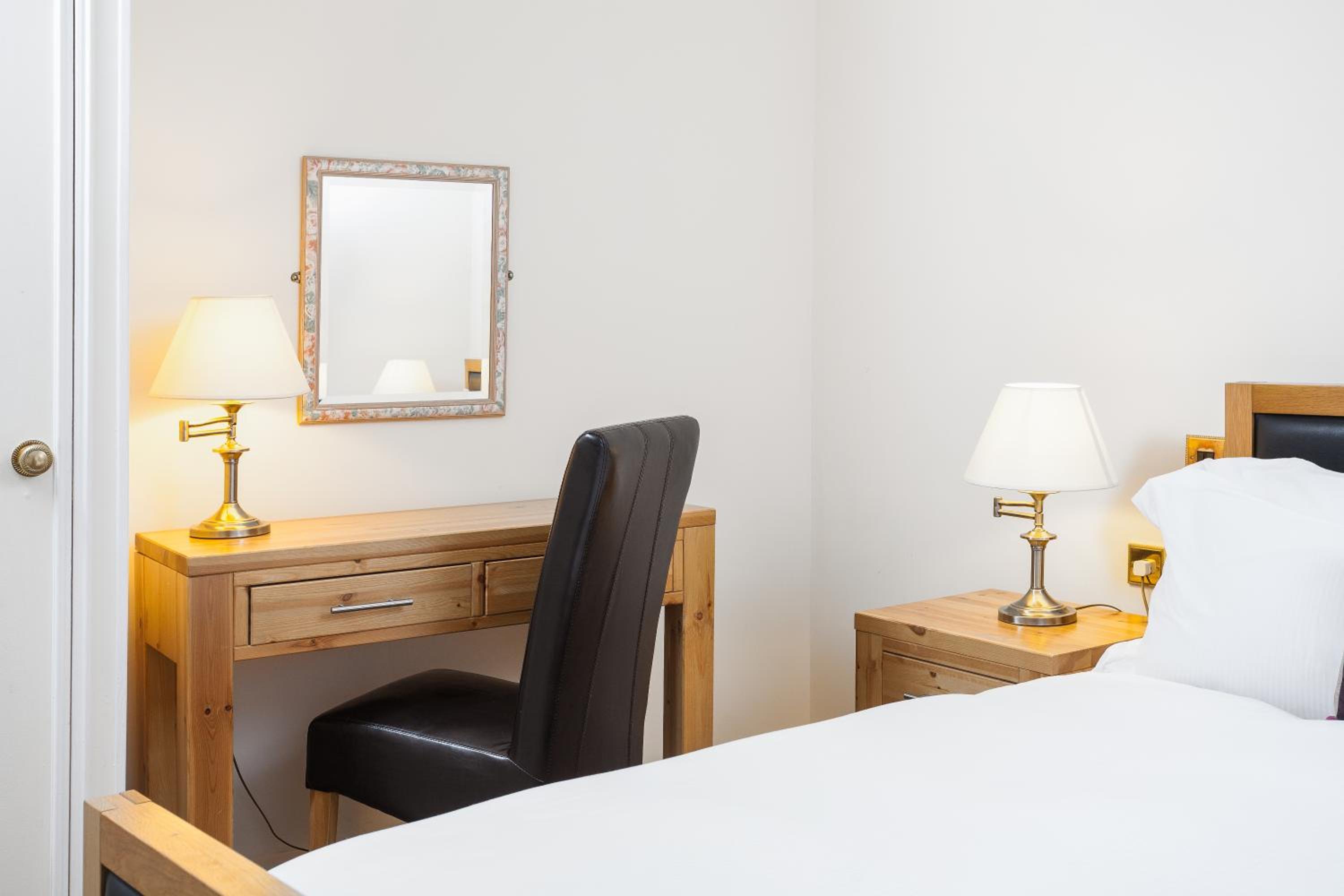 Luxury Suite - Photo 10