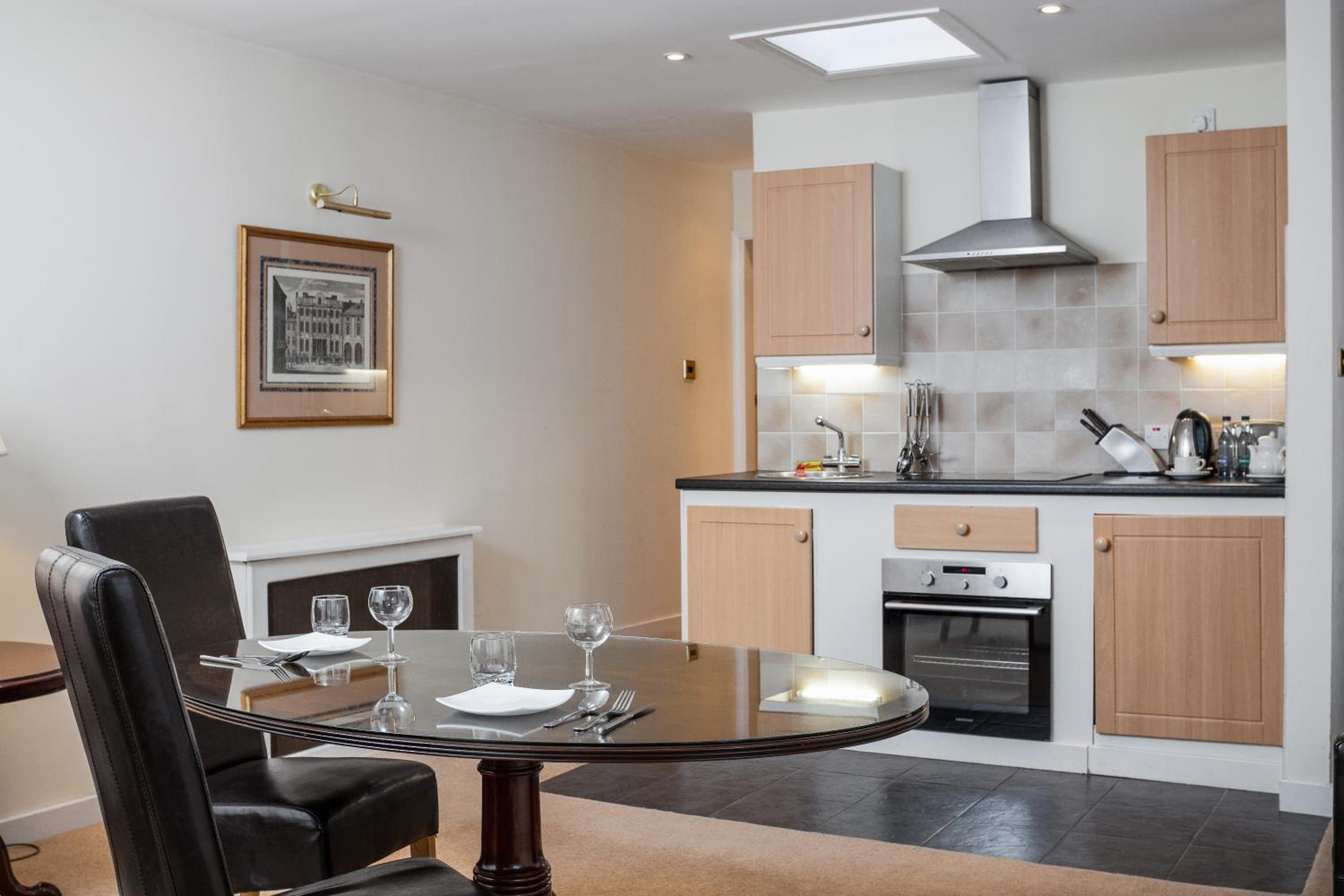 Luxury Suite - Photo 5