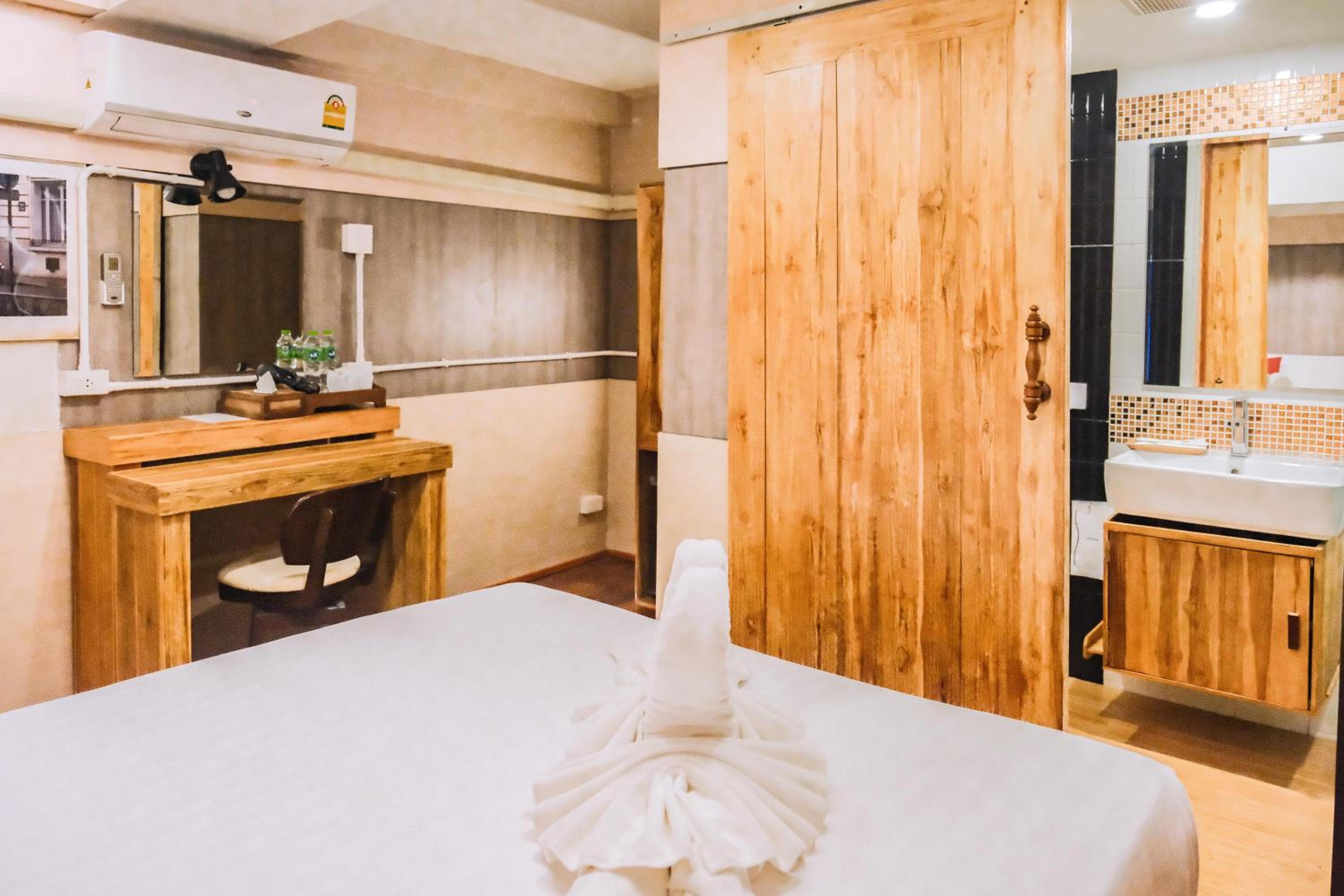 Standard Queen Room