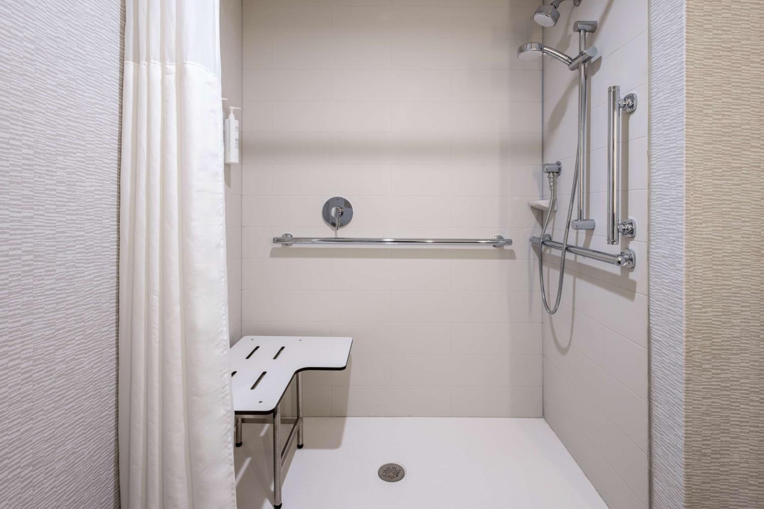 King Room Mobility and Hearing Access/Non-Smoking - Photo 2
