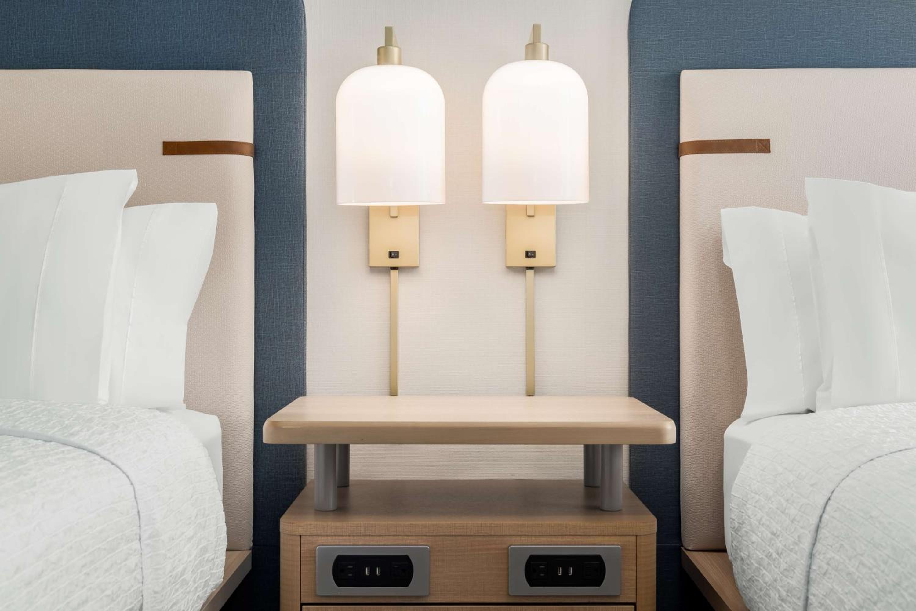 One-Bedroom Queen Suite with Two Queen Beds - Photo 2