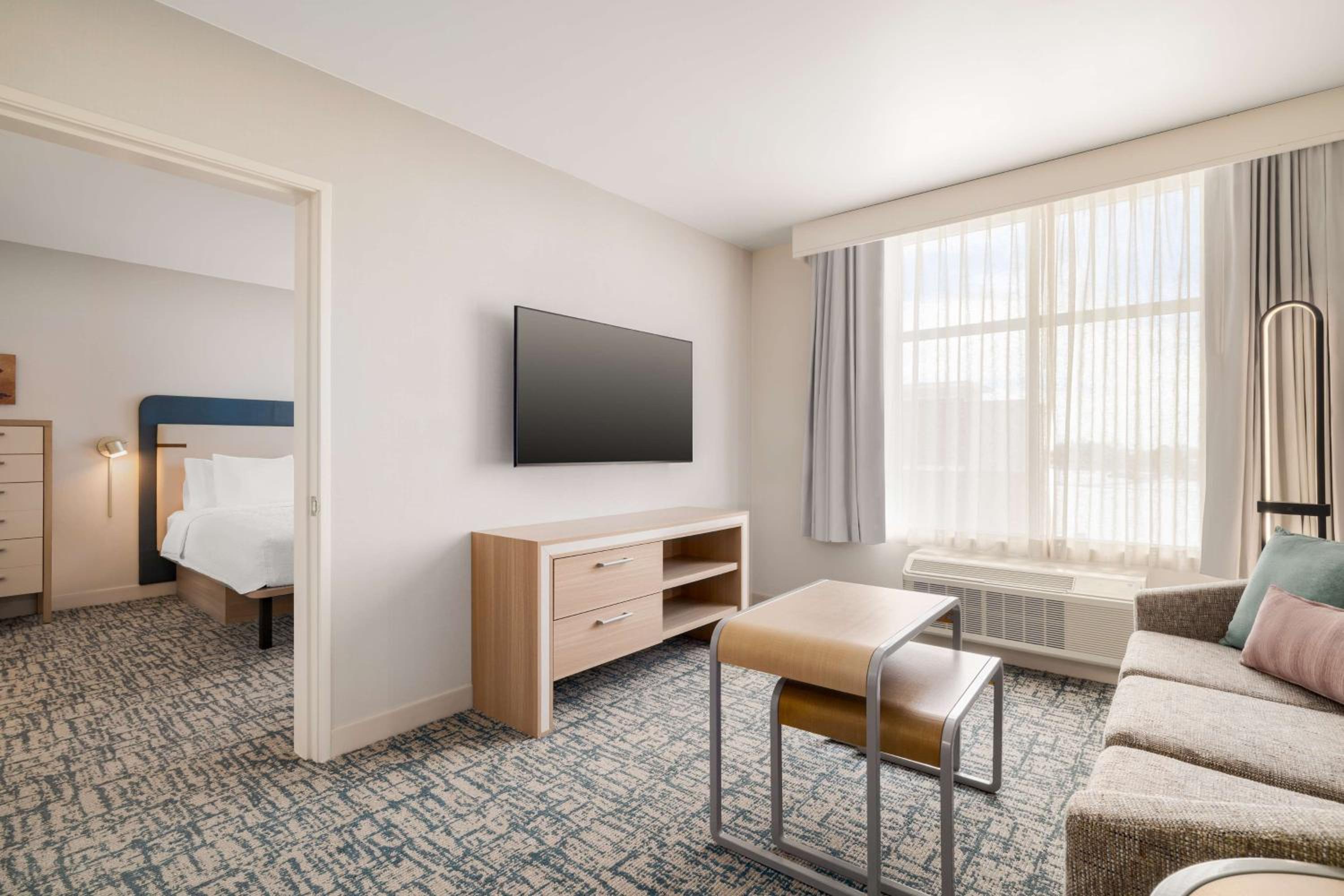 One-Bedroom Queen Suite with Two Queen Beds - Photo 3