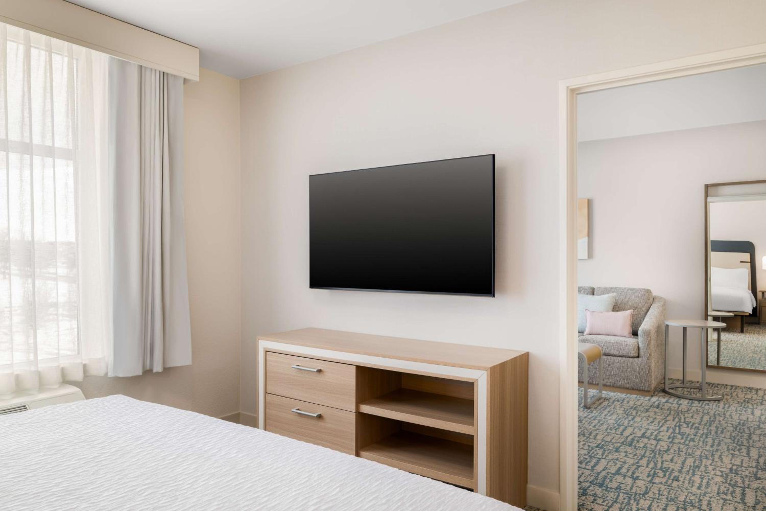 One-Bedroom King Suite - Photo 2