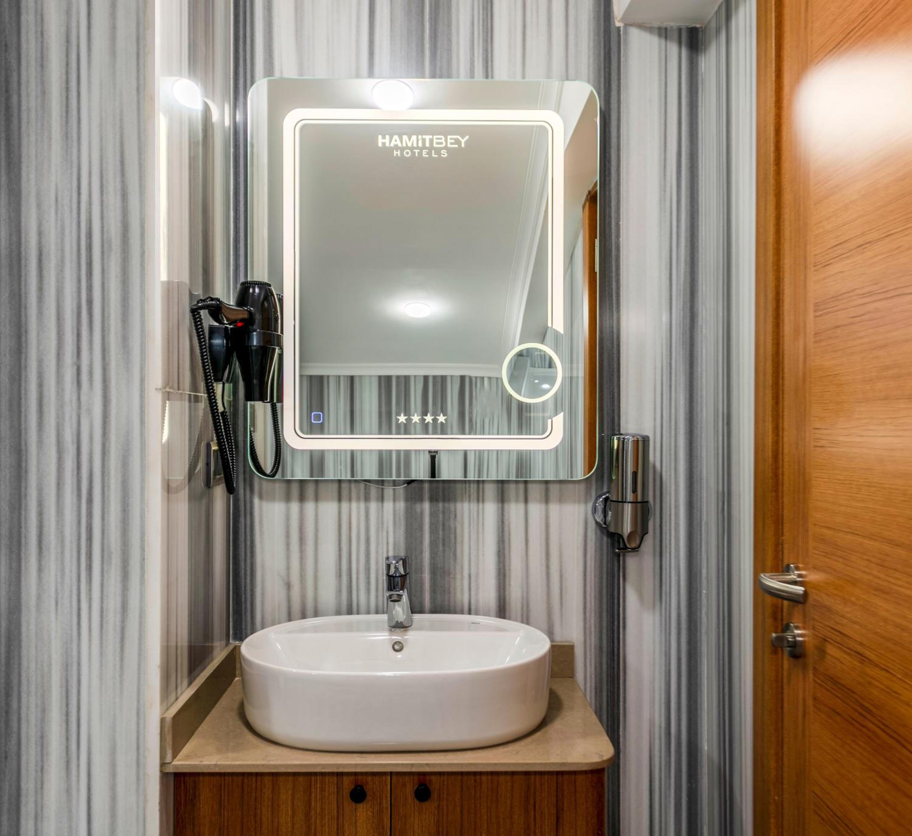 Deluxe Double Room with Bath photo 2