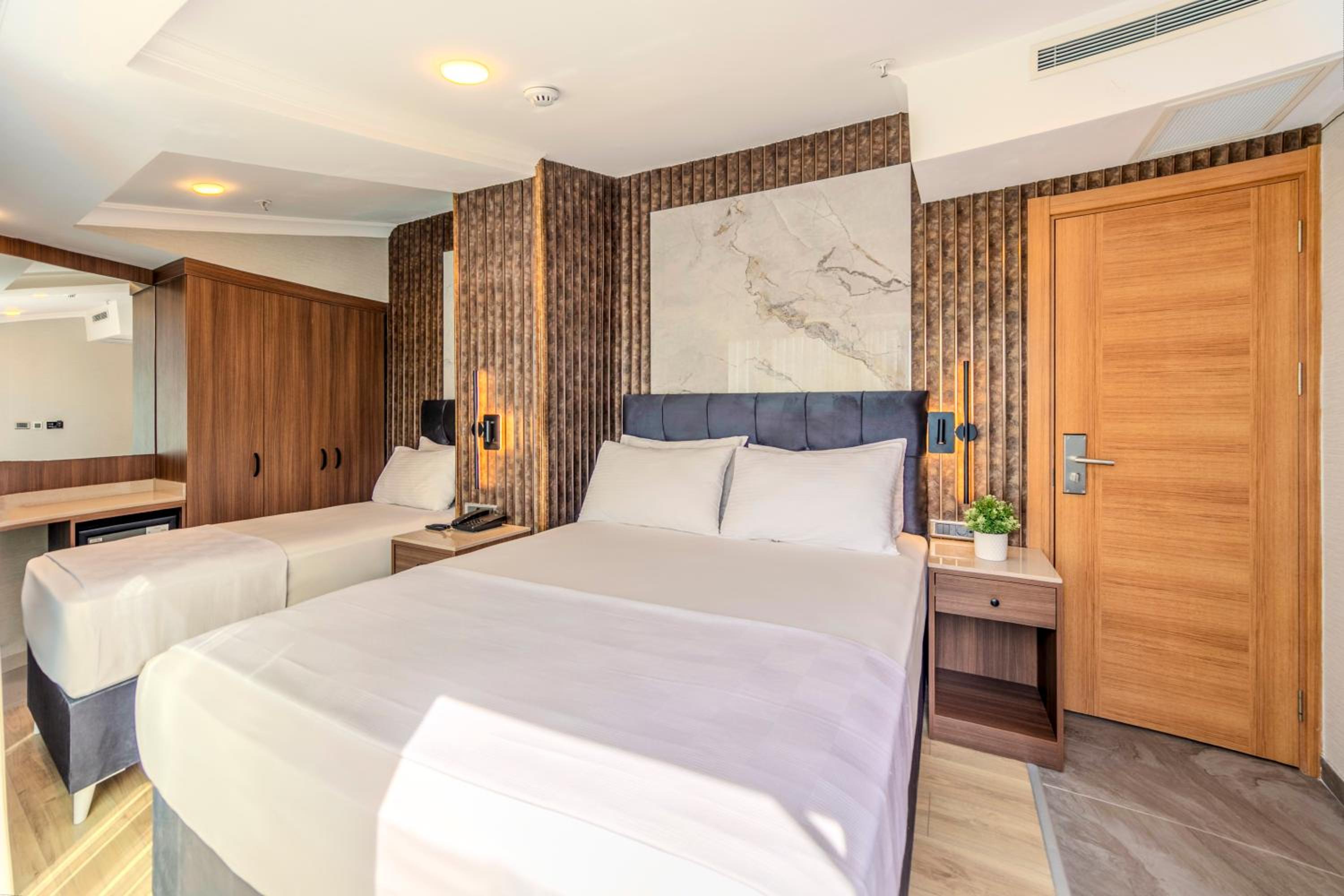 Triple Room with Bath photo 3