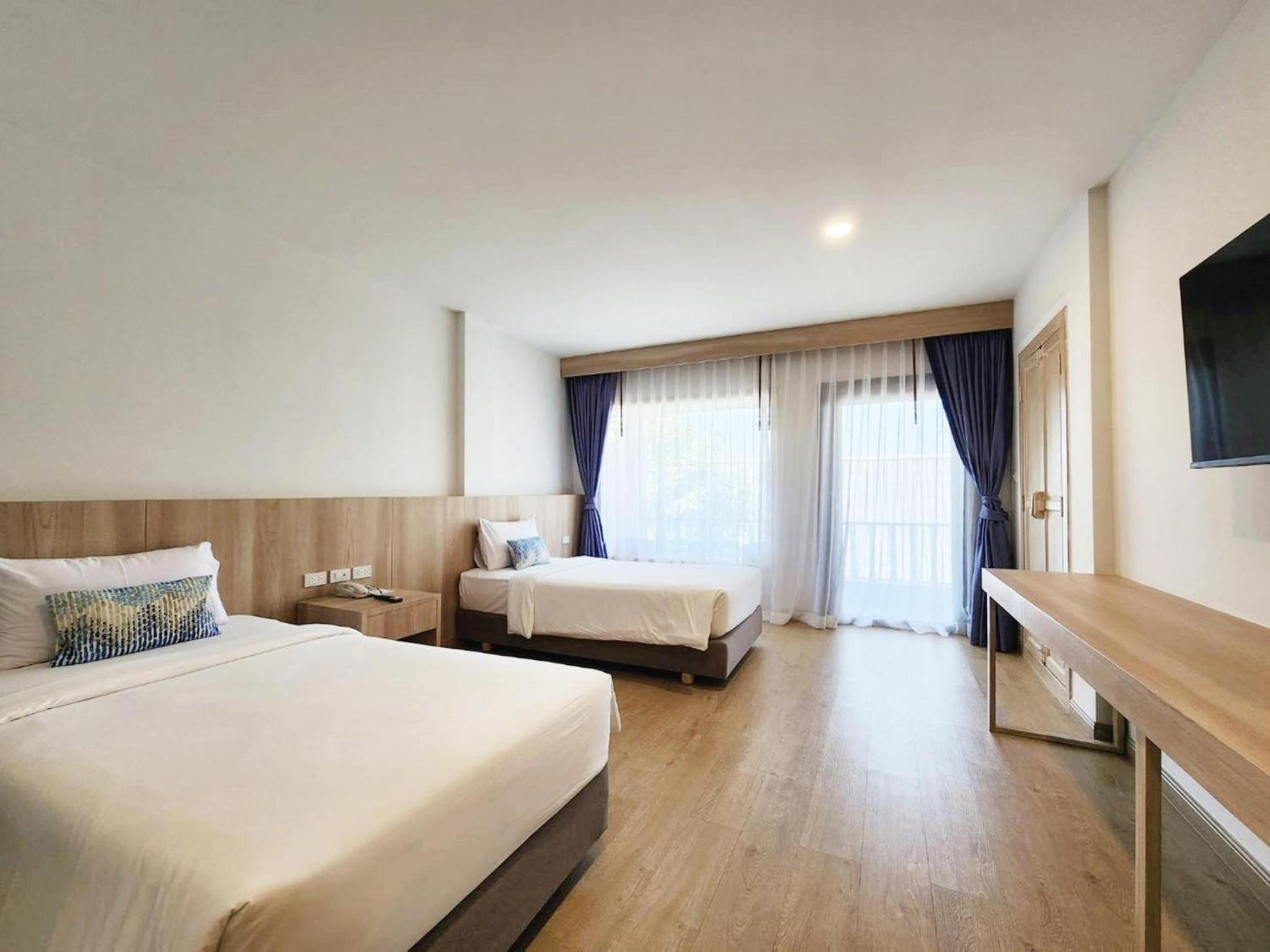 Deluxe Hillside Room - Photo 4