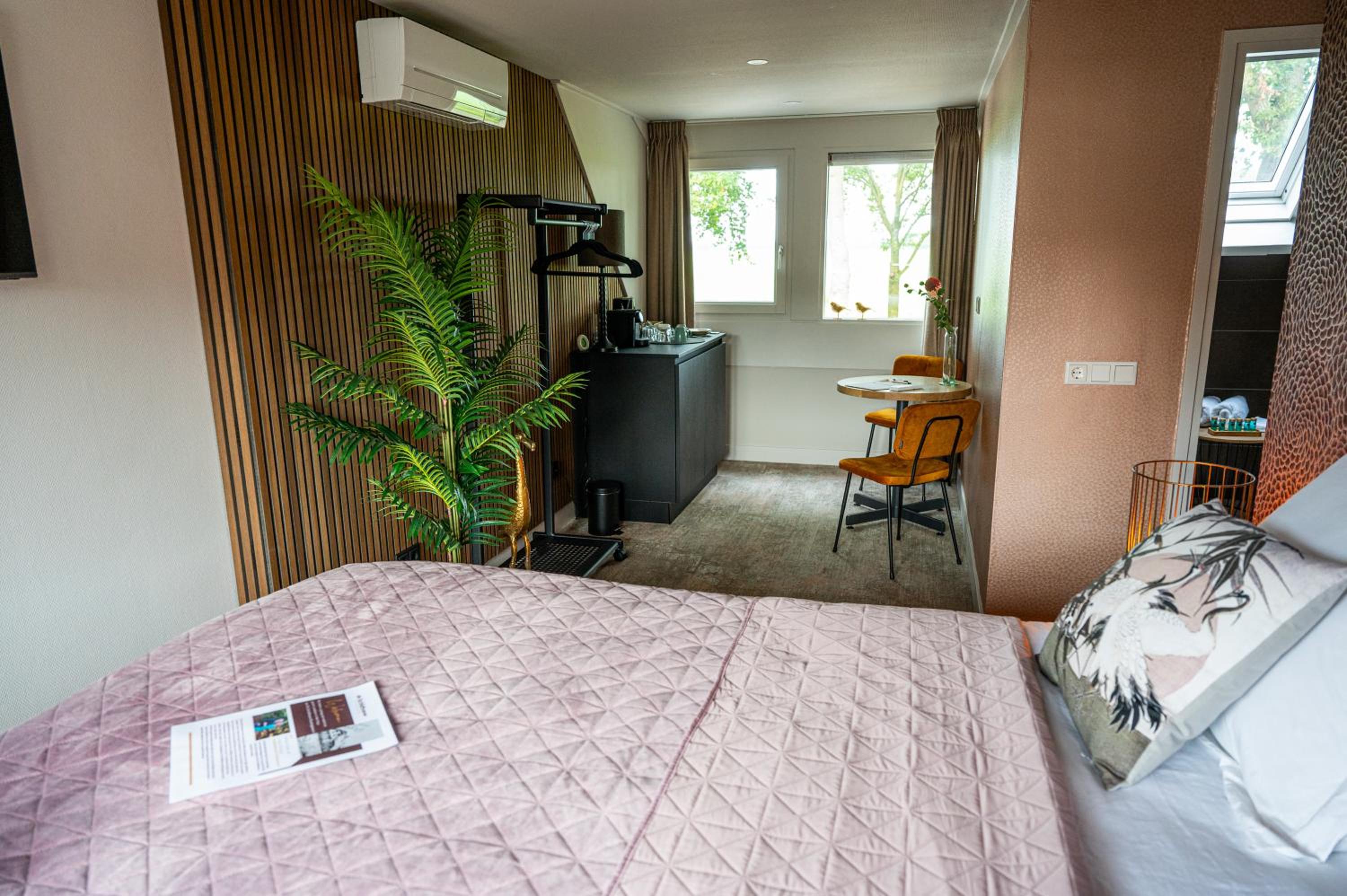 Deluxe Twin Room photo 3