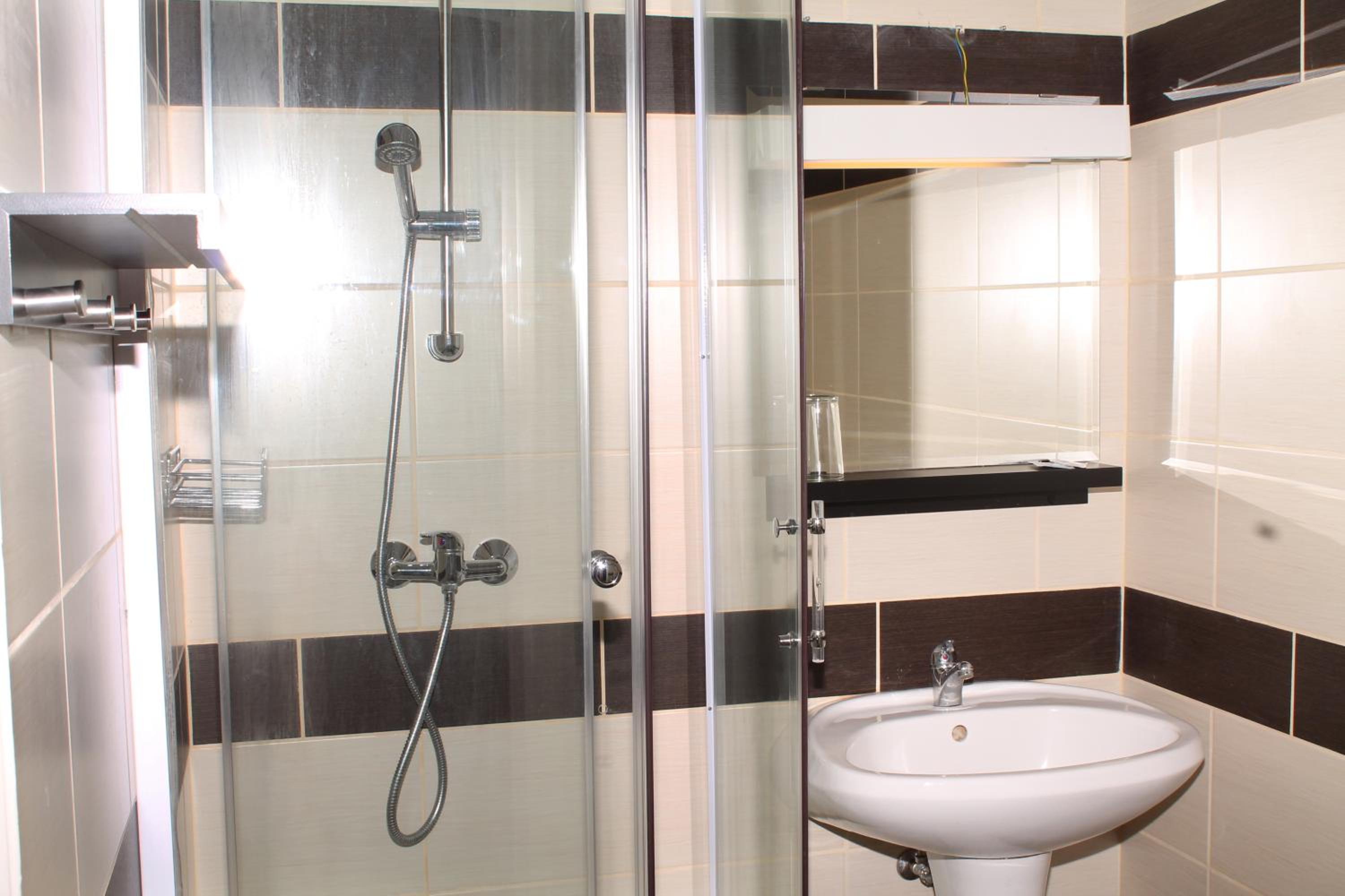Double Room - Photo 7