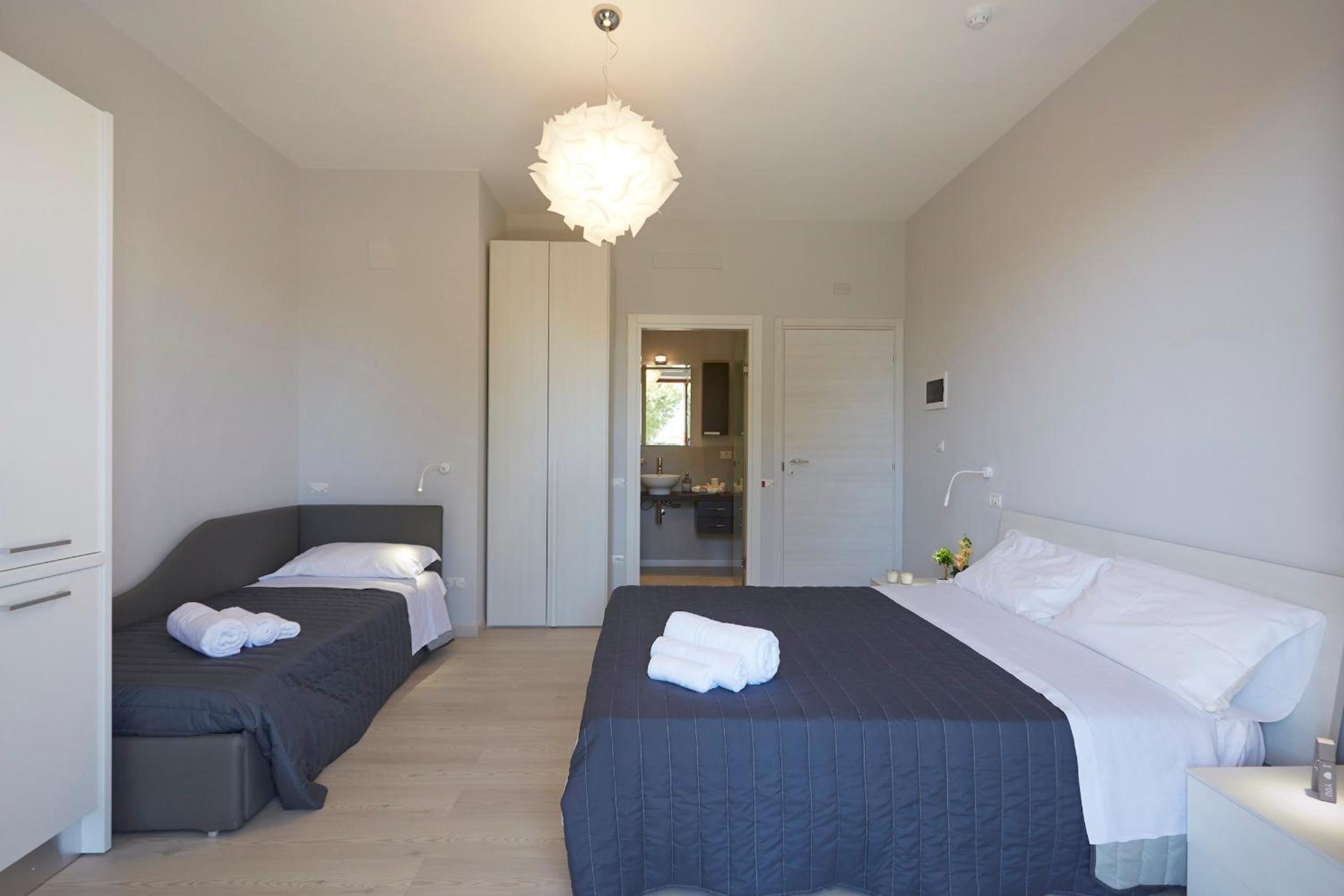Comfort Triple Room with Shower photo 2