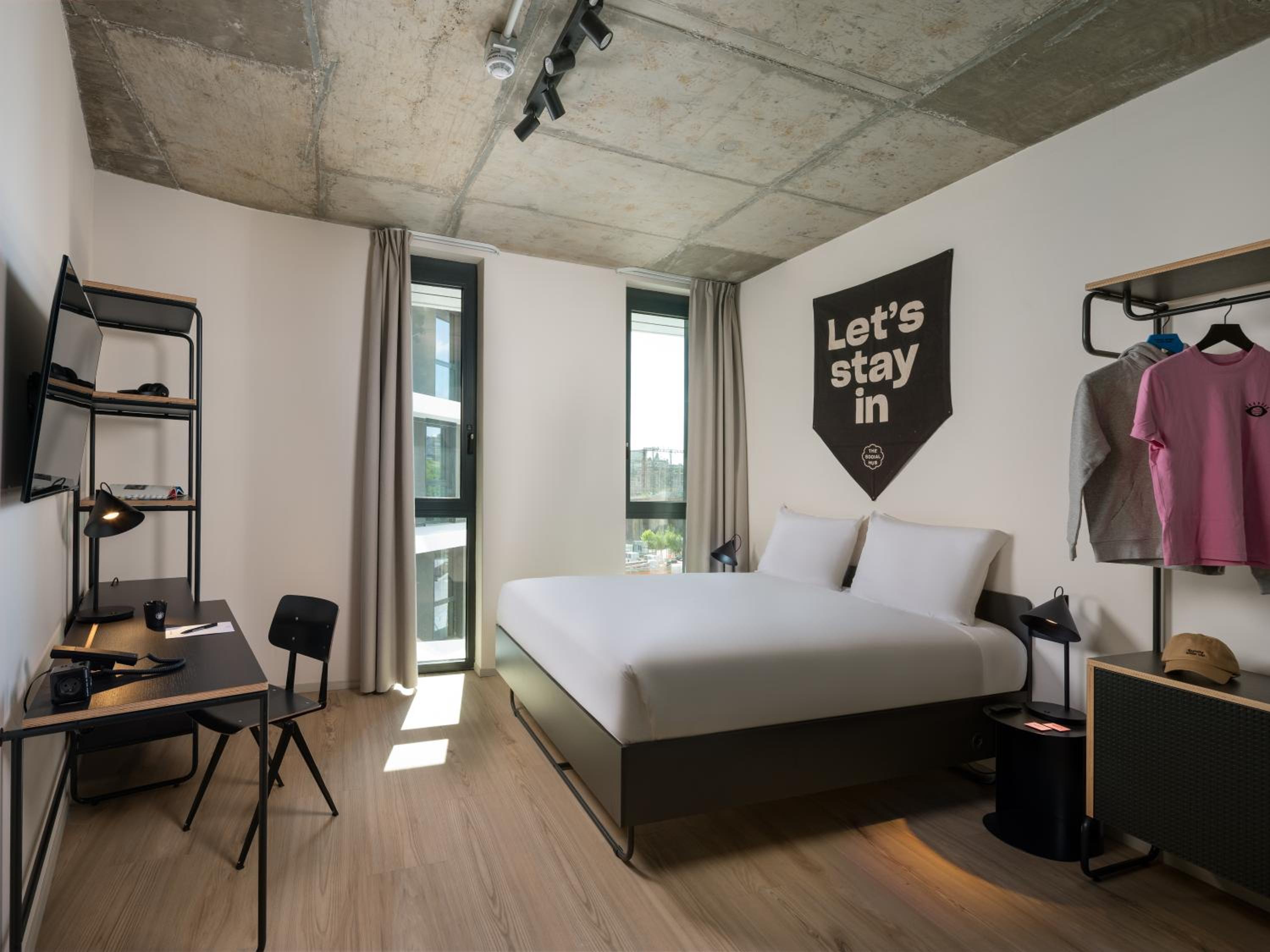 Deluxe Queen Room