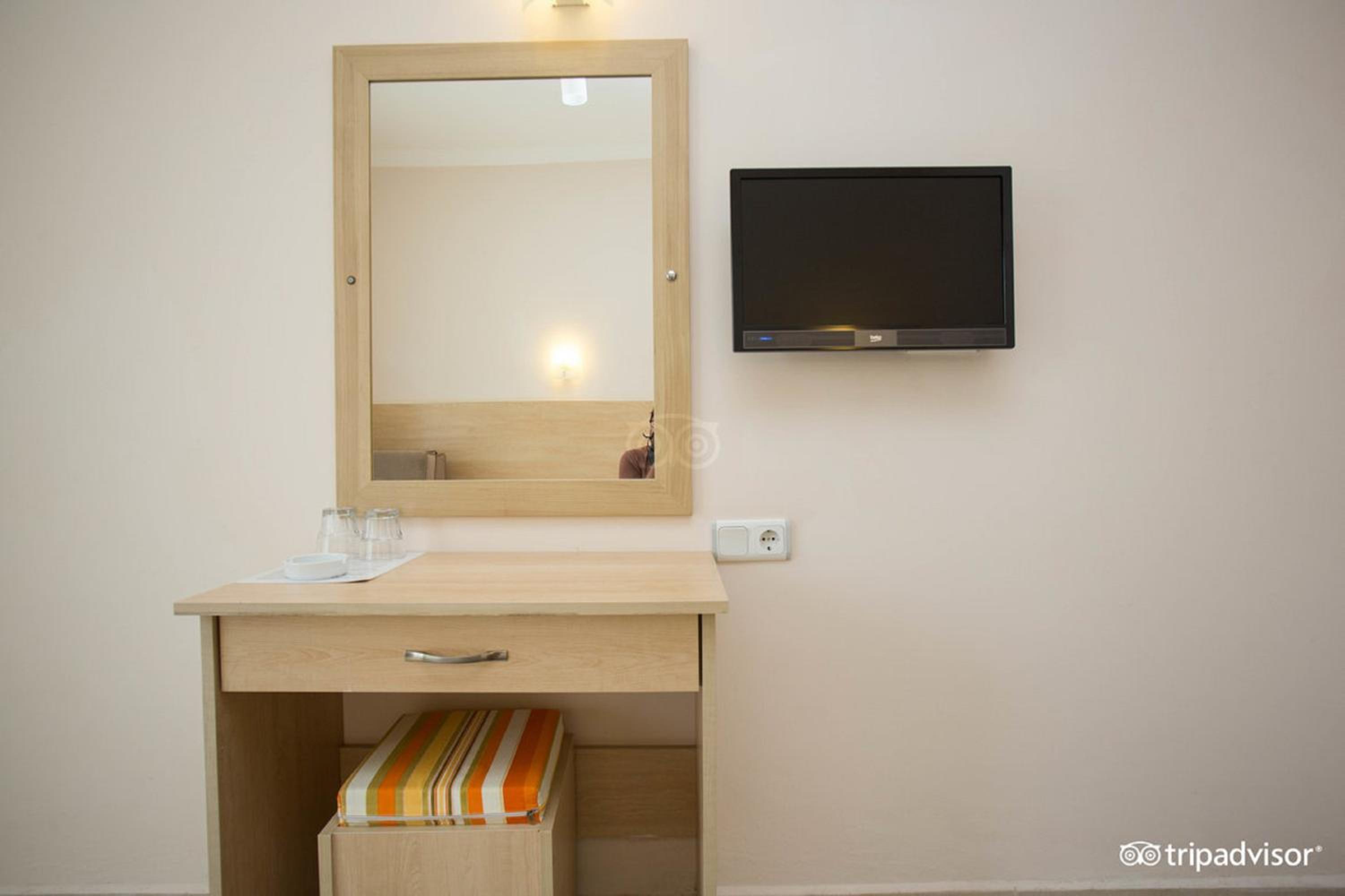 Double or Twin Room - Photo 3