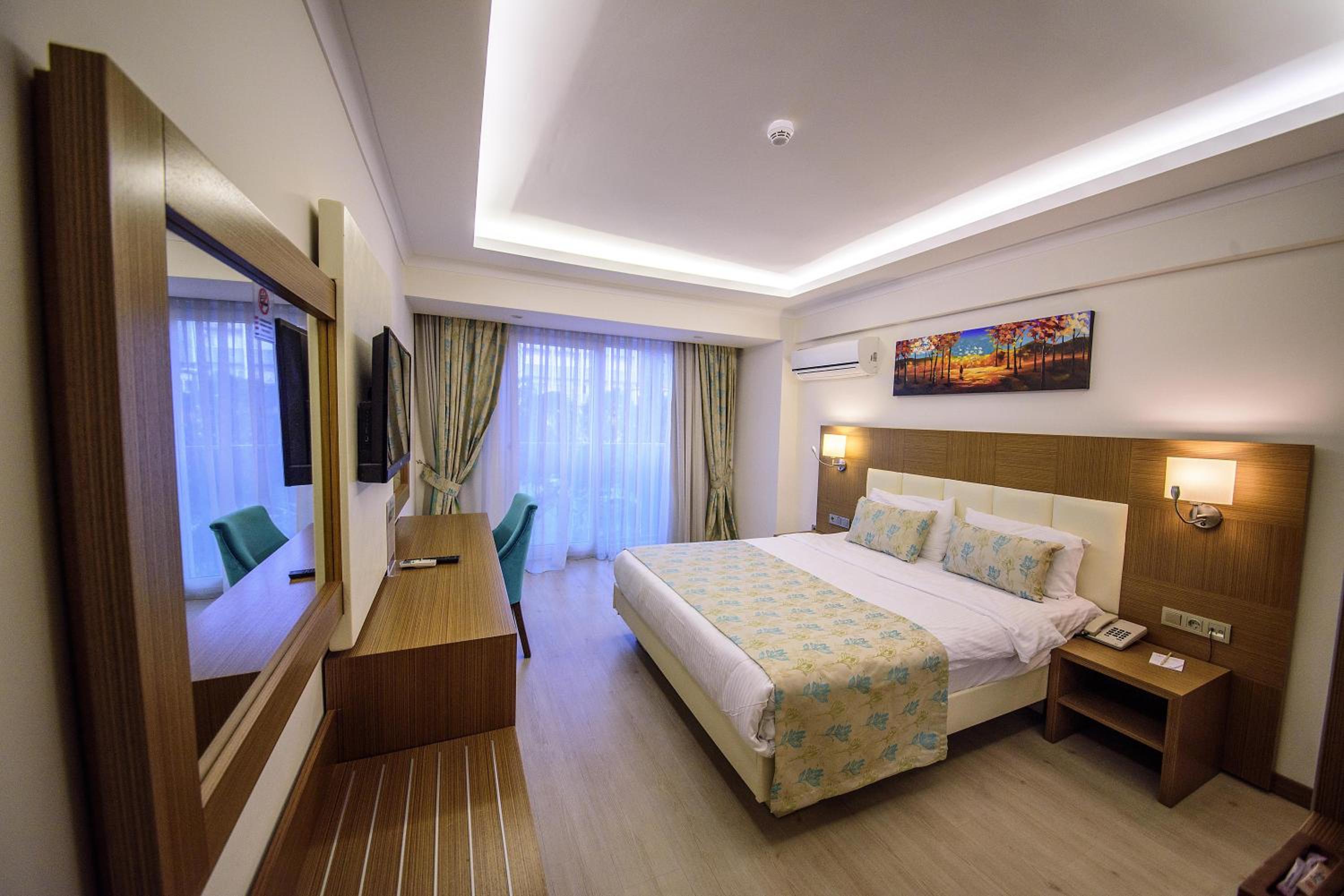 Double Room with City View - Photo 1