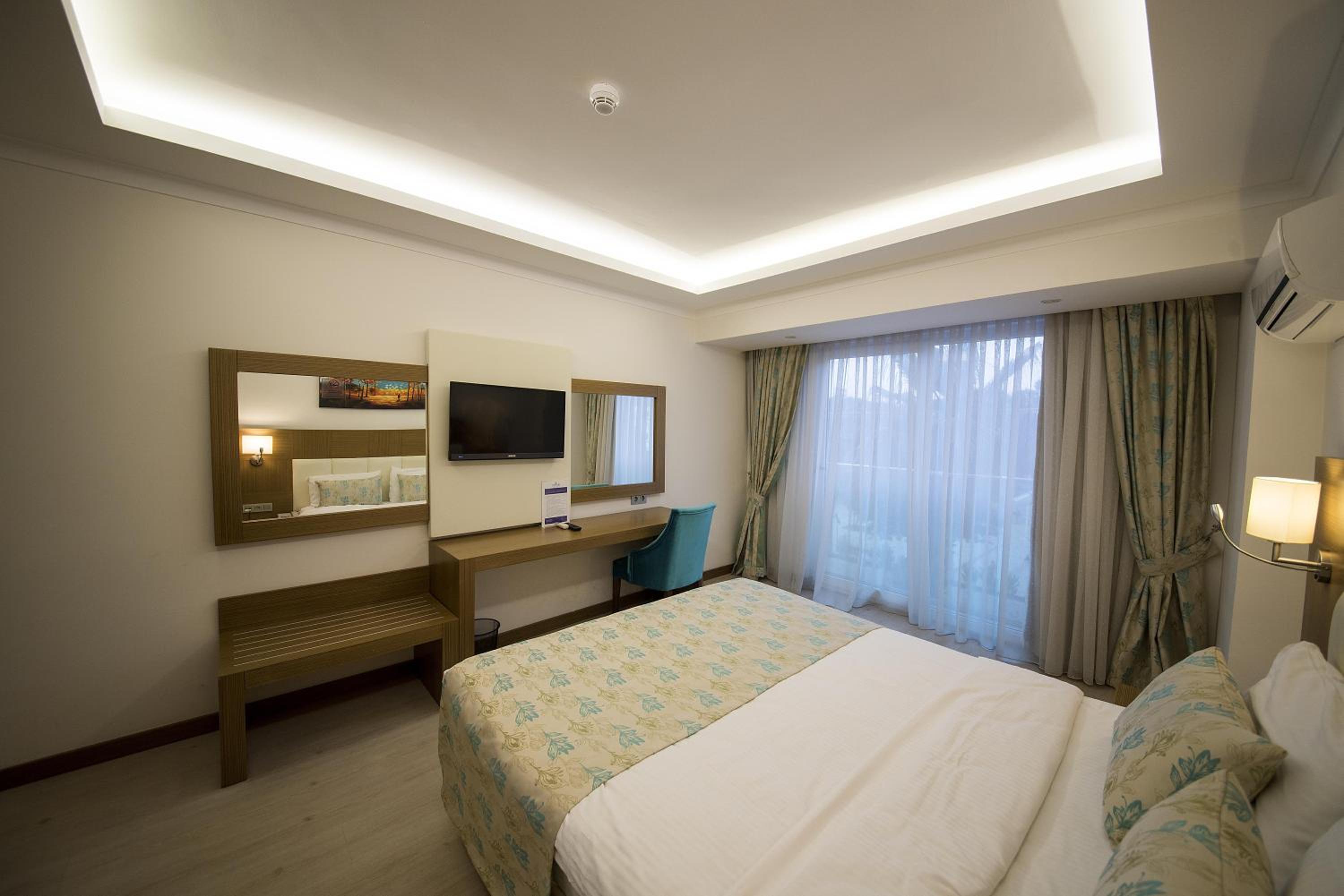 Double Room with City View - Photo 10