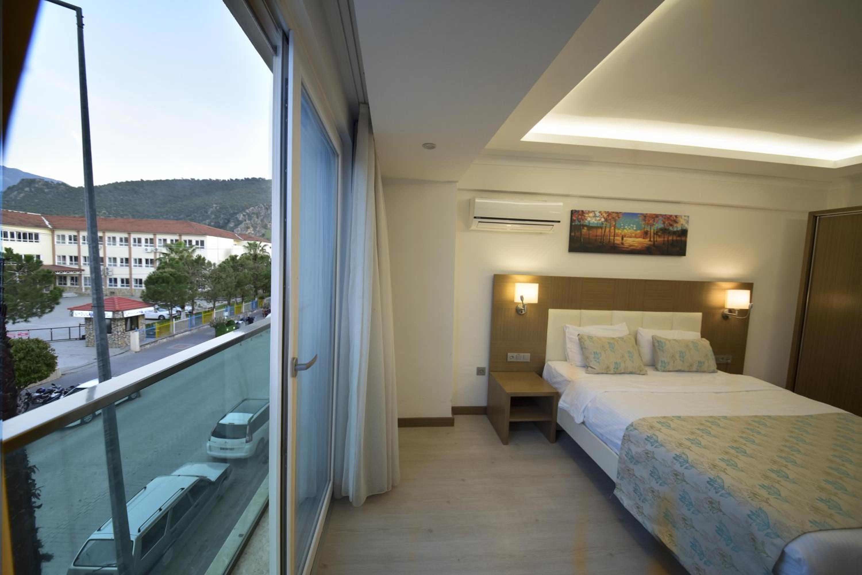 Double Room with City View - Photo 12