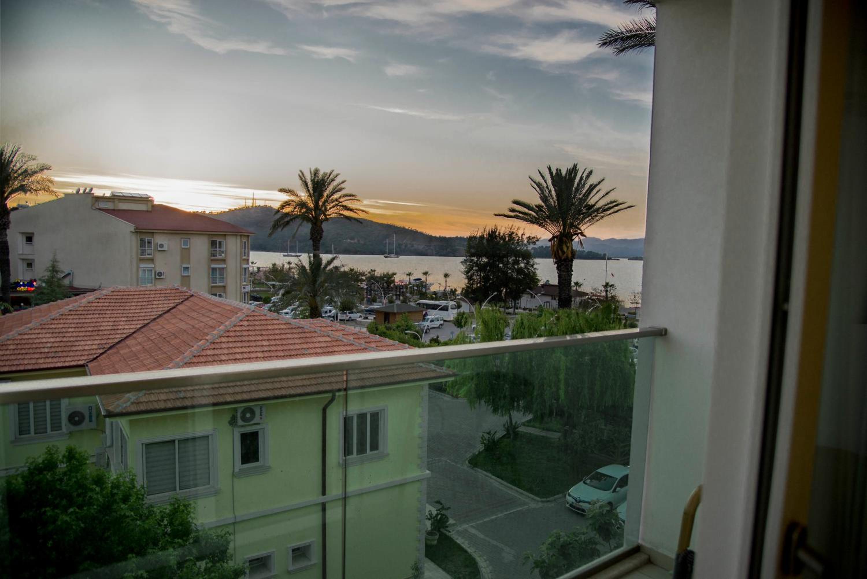 Double Room with Sea View - Photo 8