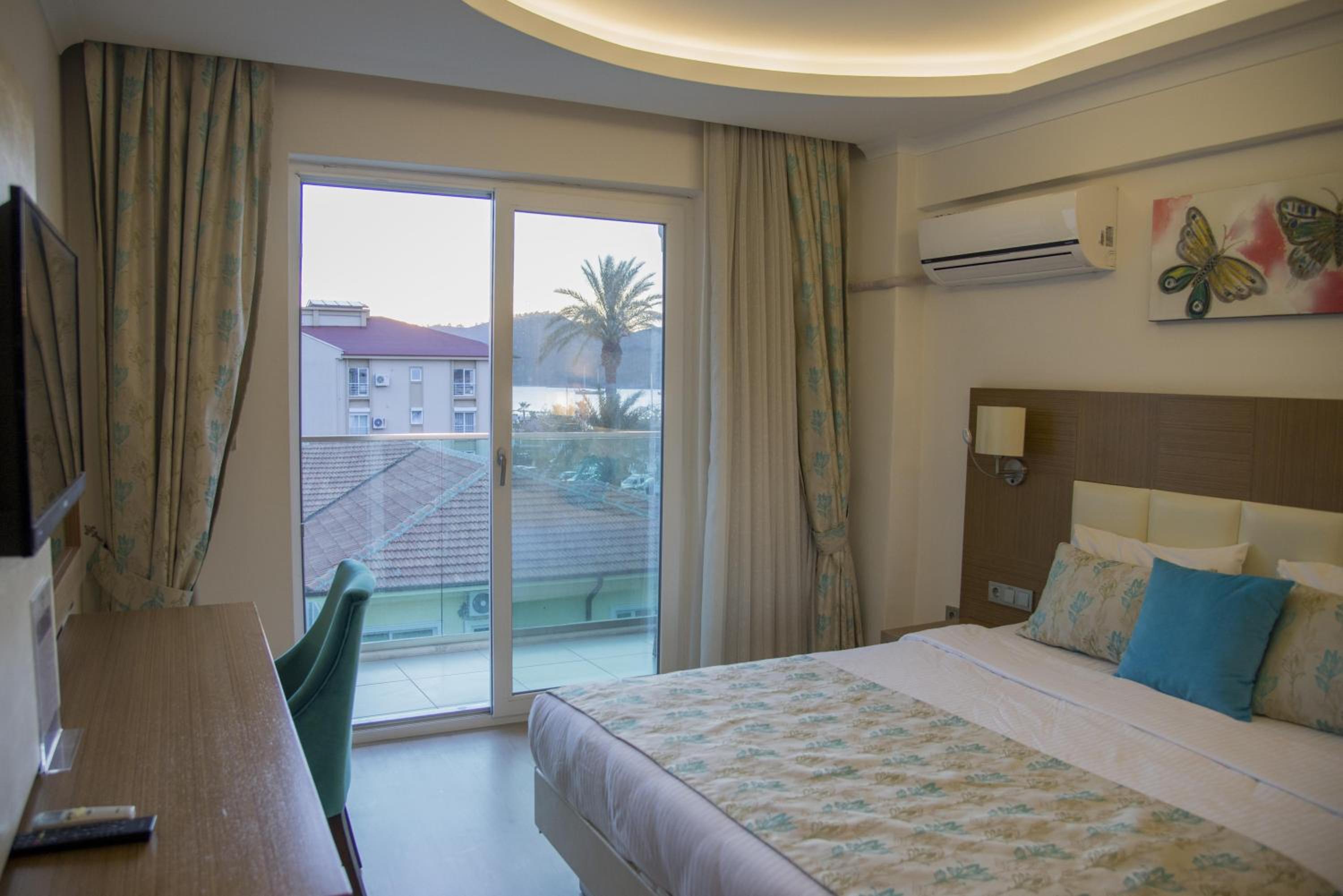 Double Room with Sea View - Photo 7