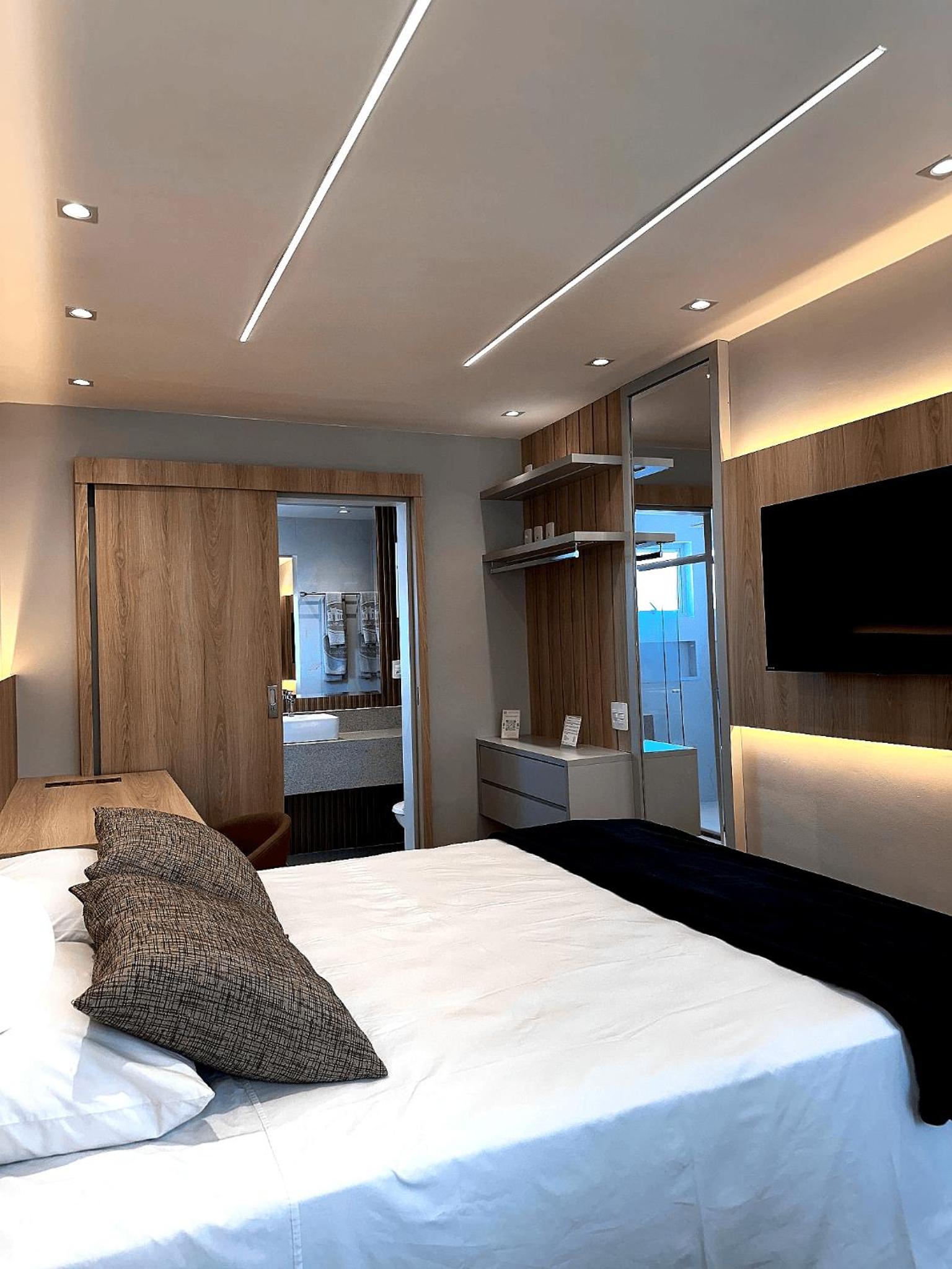 Deluxe Queen Suite photo 1