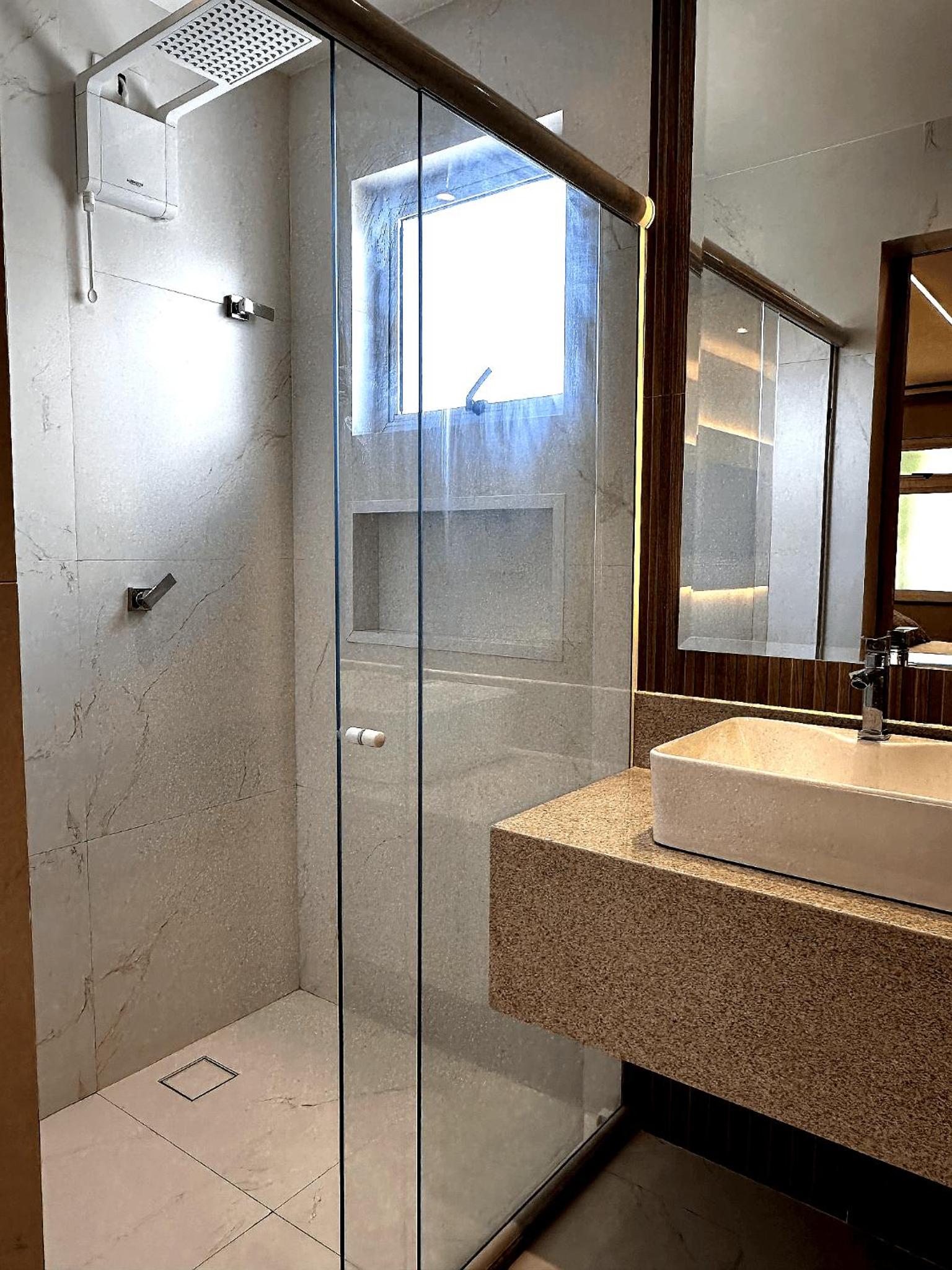 Deluxe Queen Suite photo 3