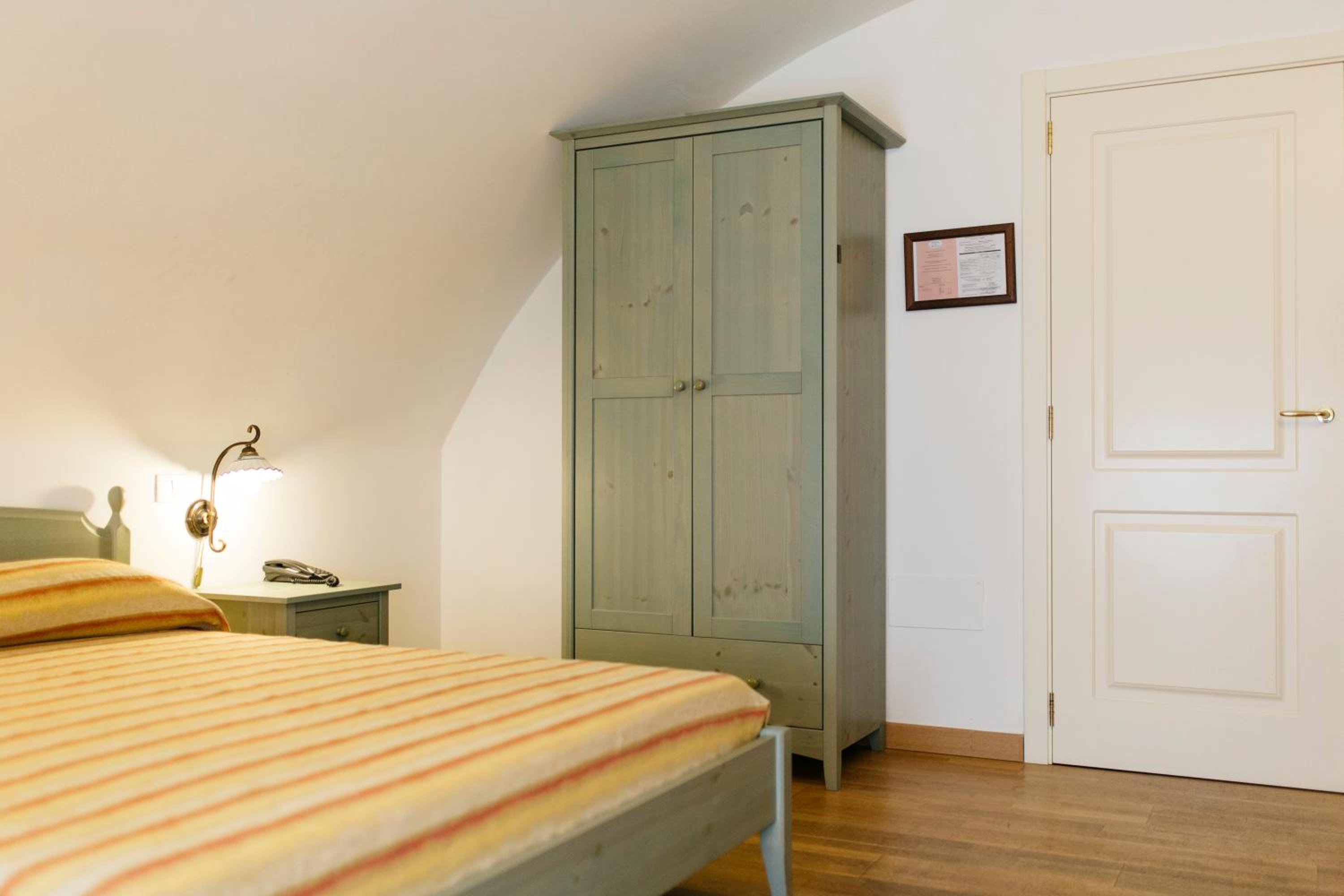 Standard Double Room - Photo 19