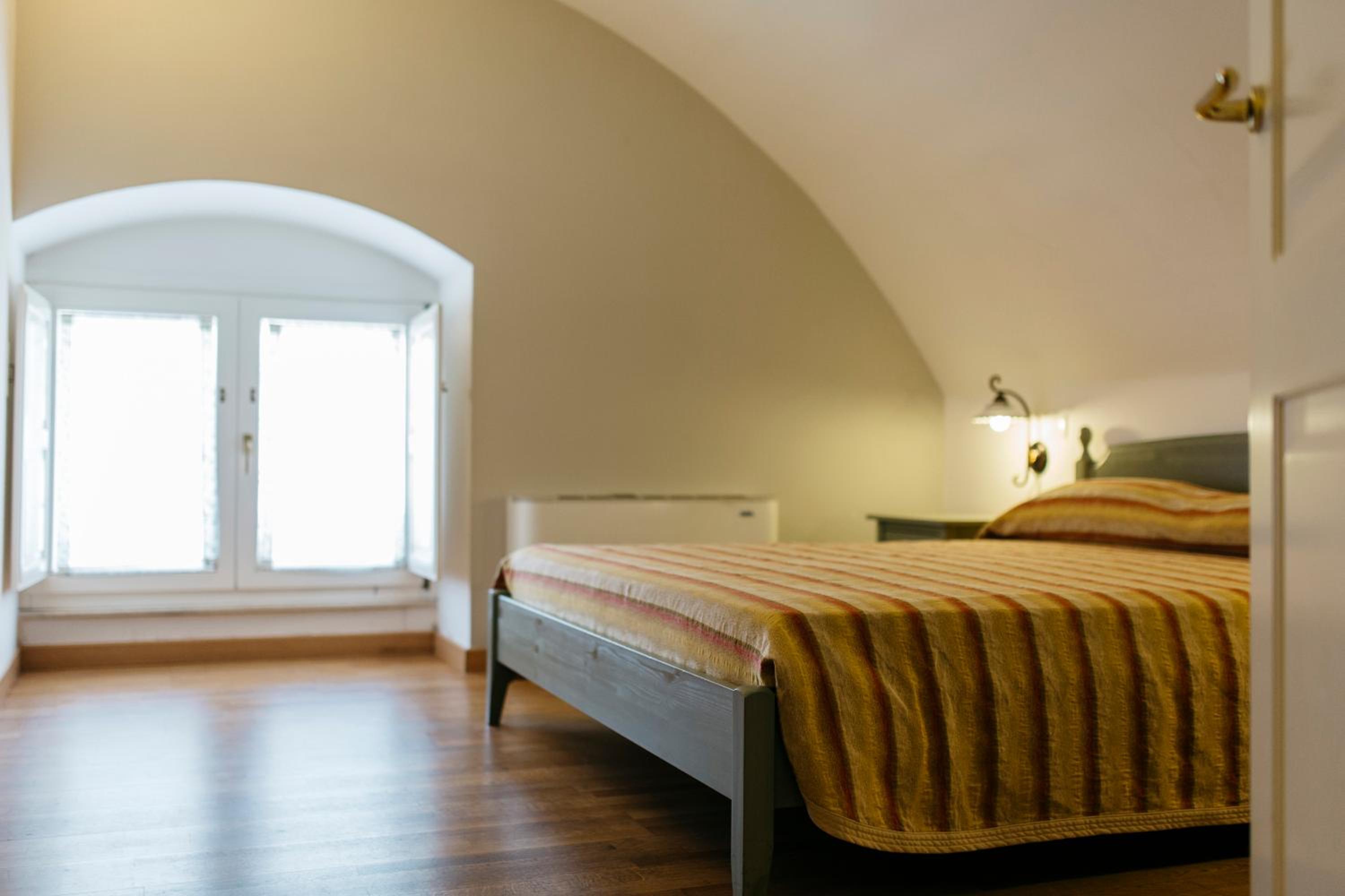 Standard Double Room - Photo 11