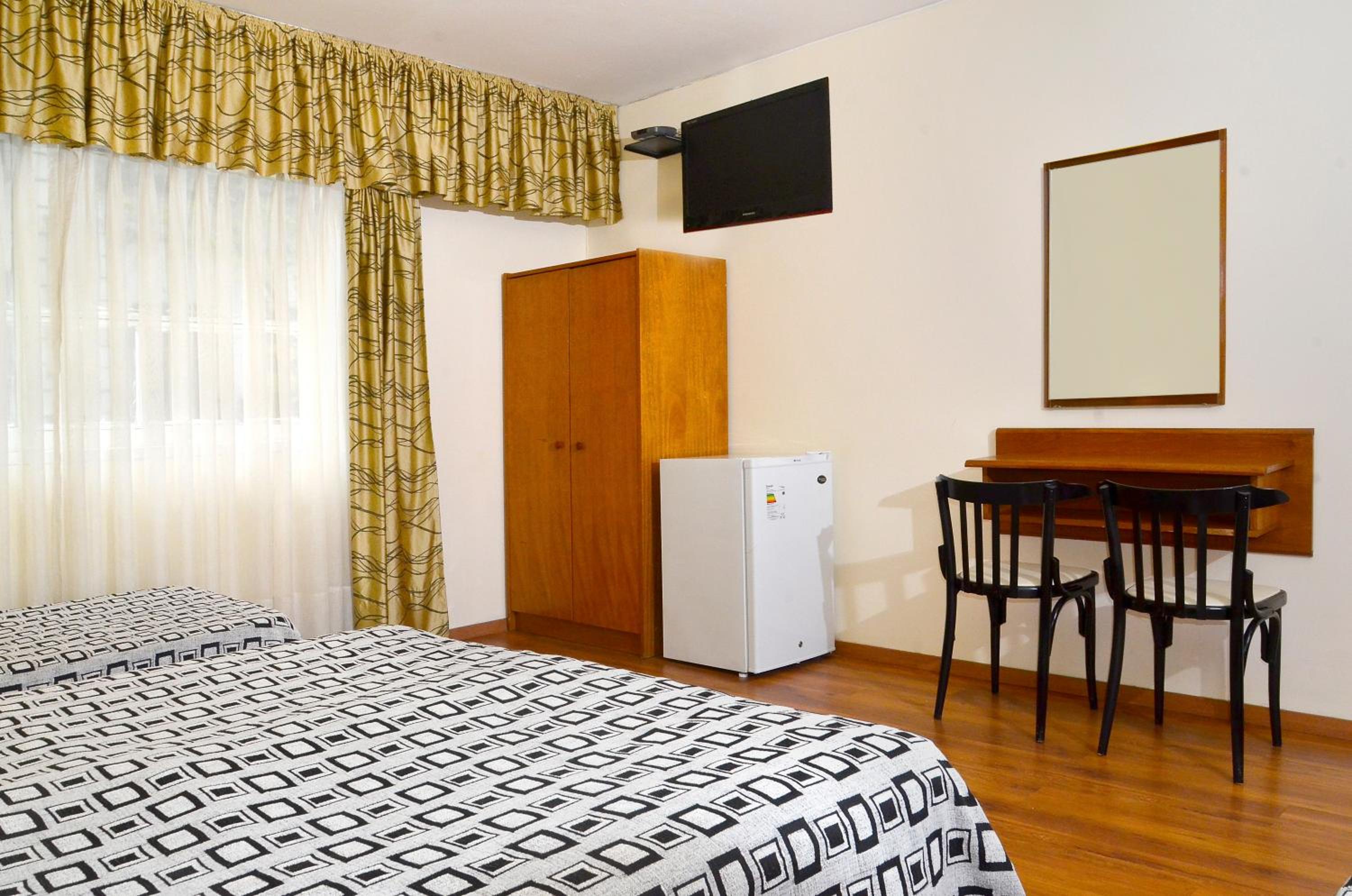 Hotel Hispano — Standard Quadruple Room