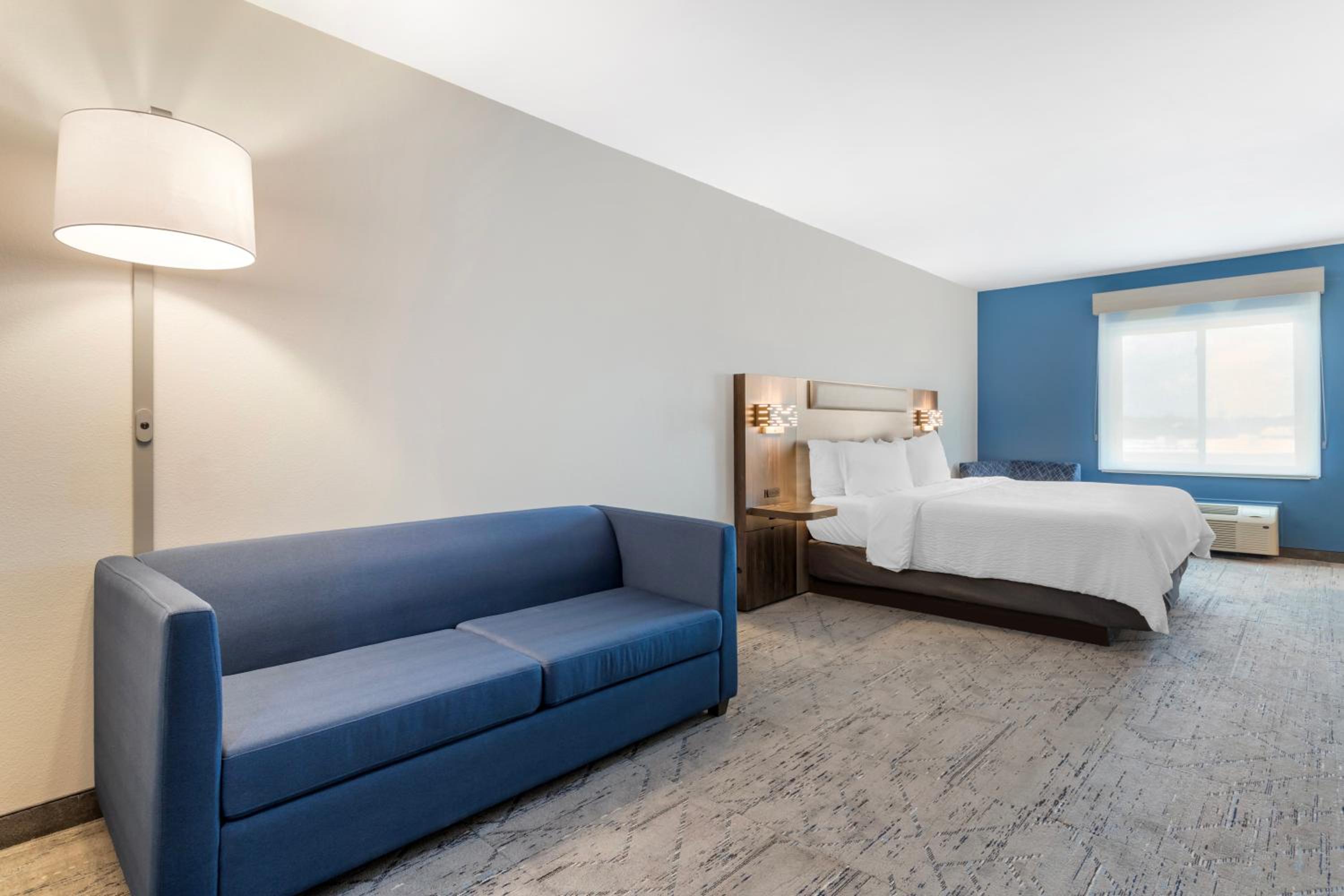 Premium King Room with Sofa - Photo 1