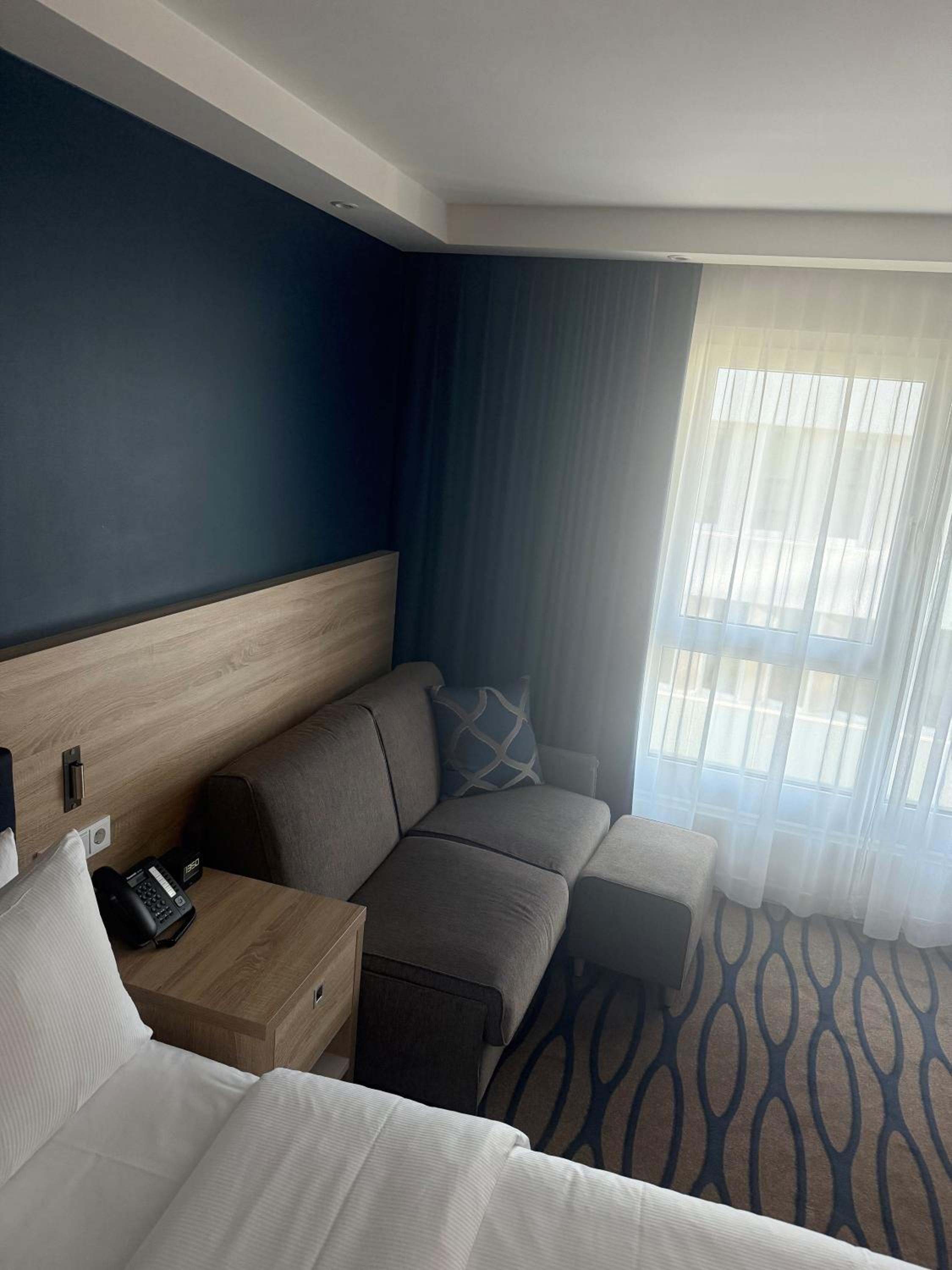 Queen Room with Sofa