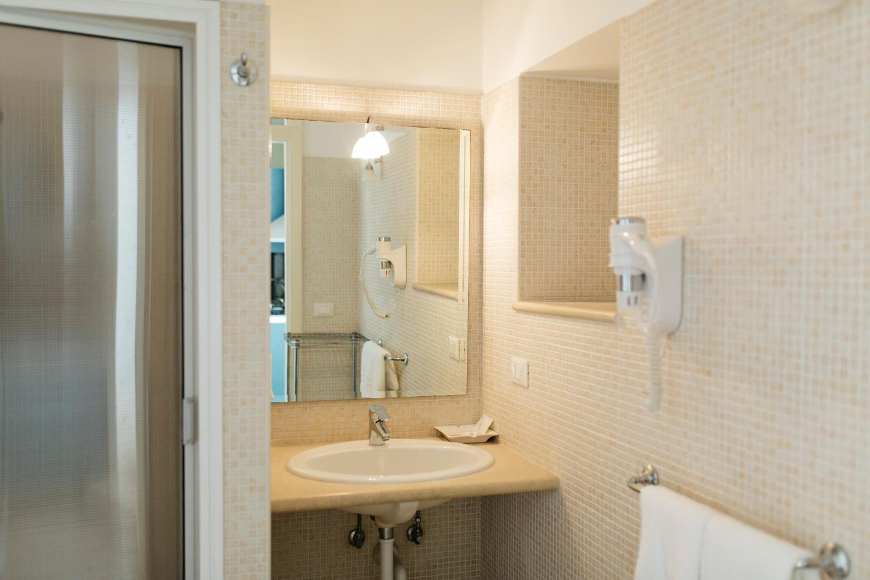 Superior Double Room - Photo 10