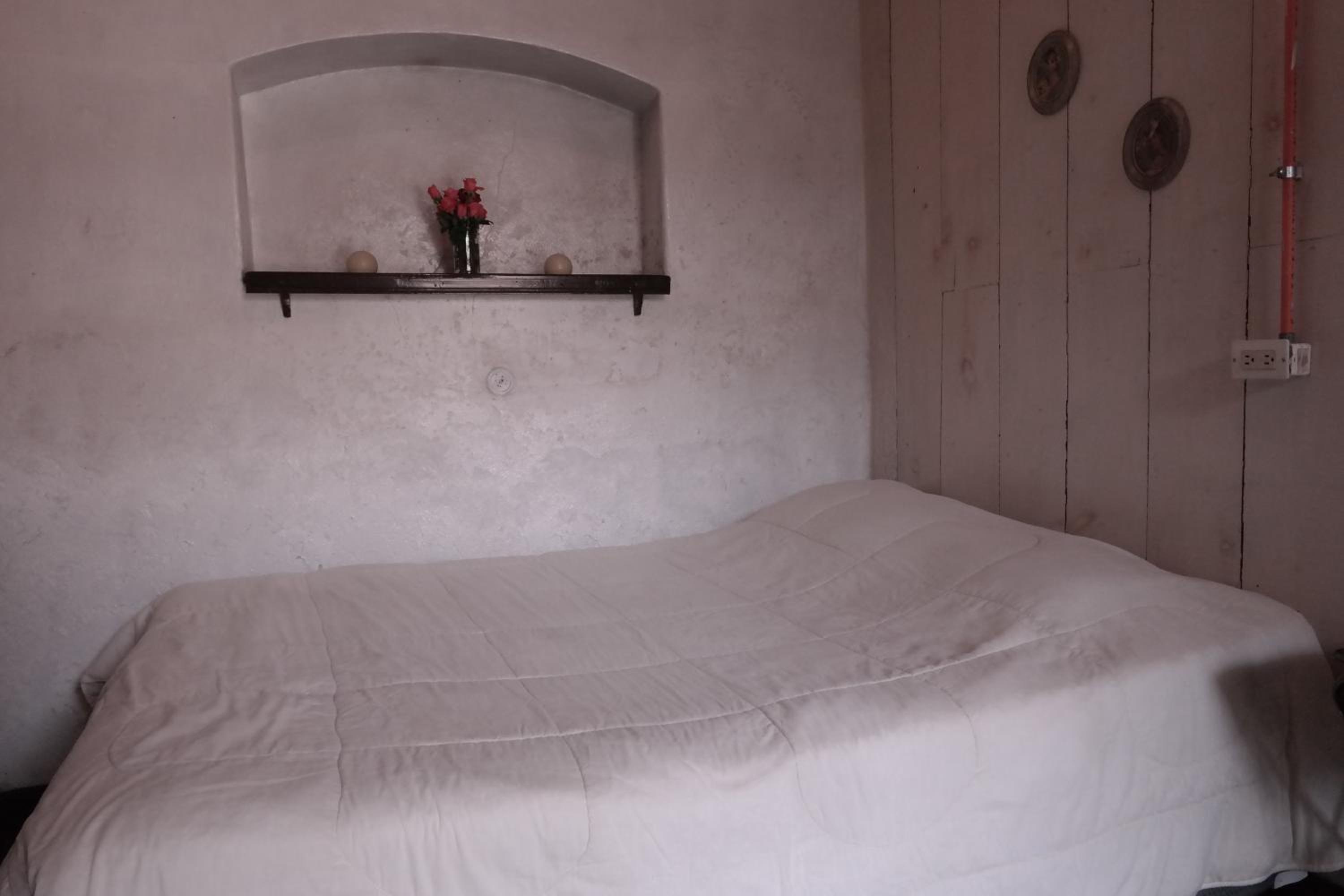 Single Room with Shared Bathroom photo 2