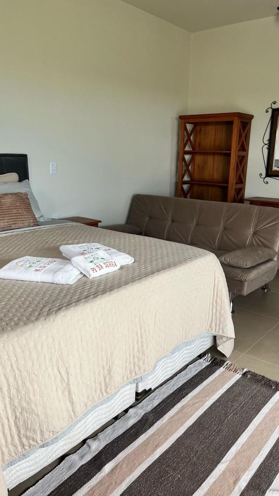Deluxe Queen Suite