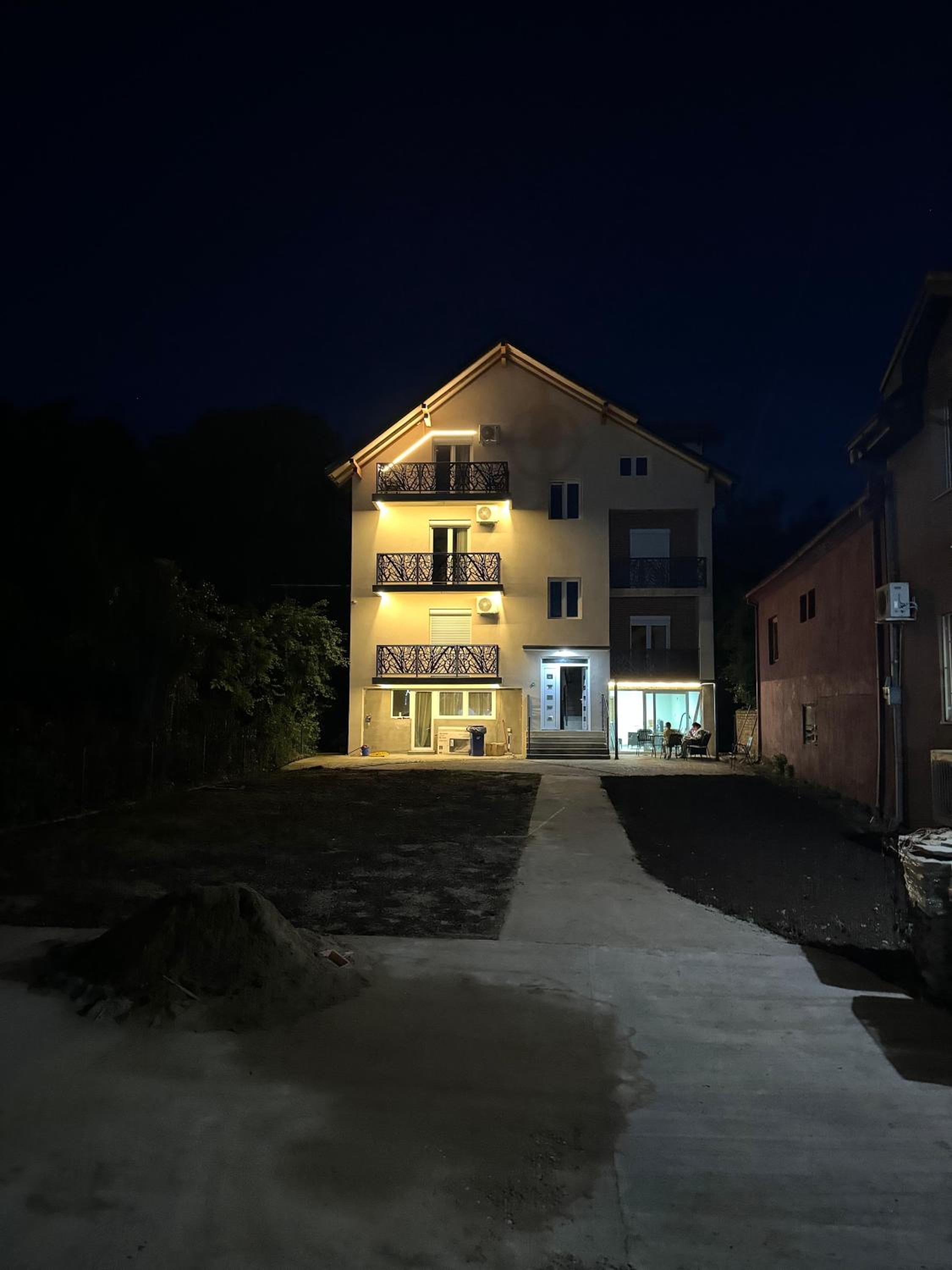 Two-Bedroom Deluxe Apartment with Balcony photo 2