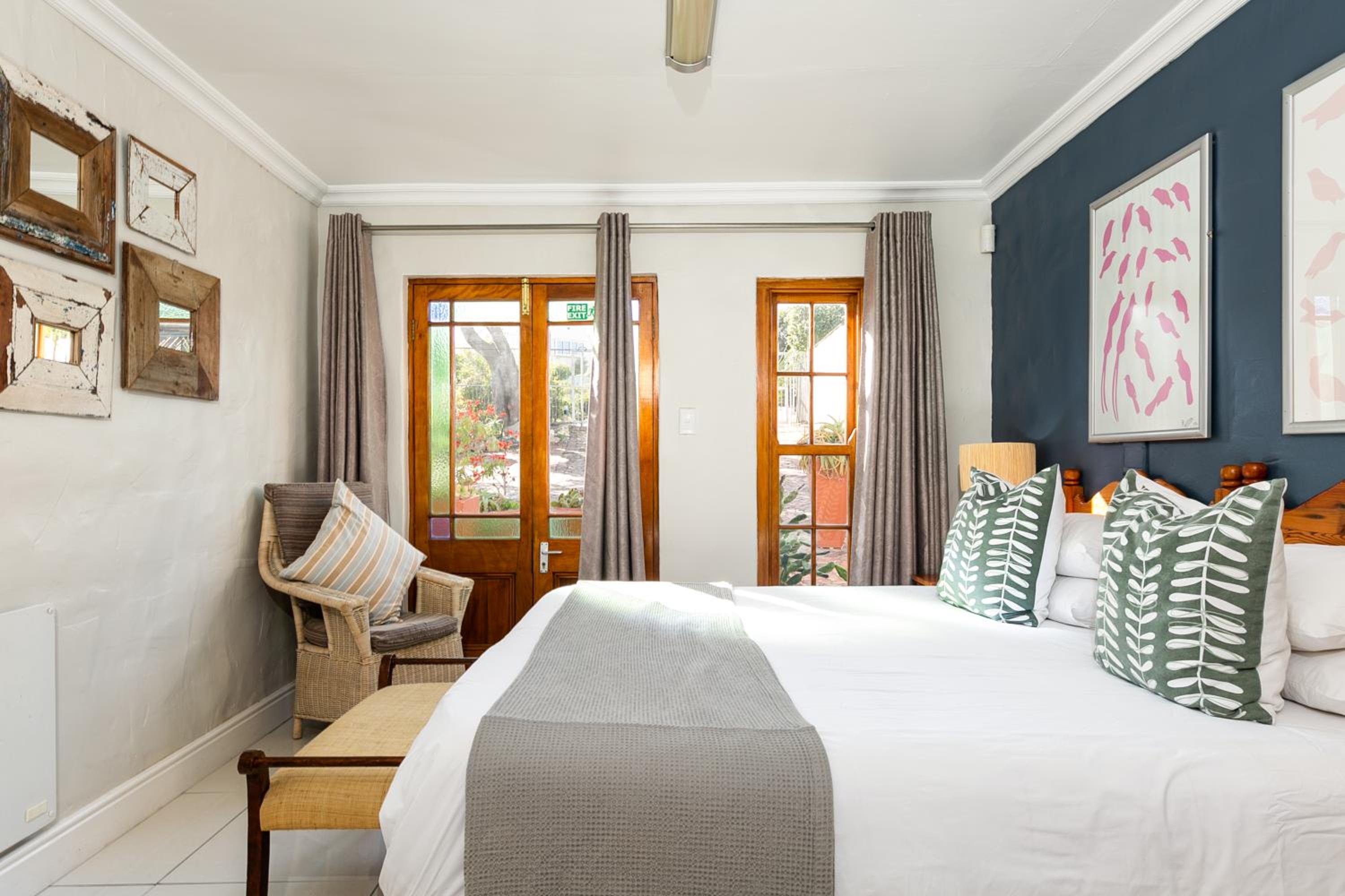Budget Double Room - Photo 3