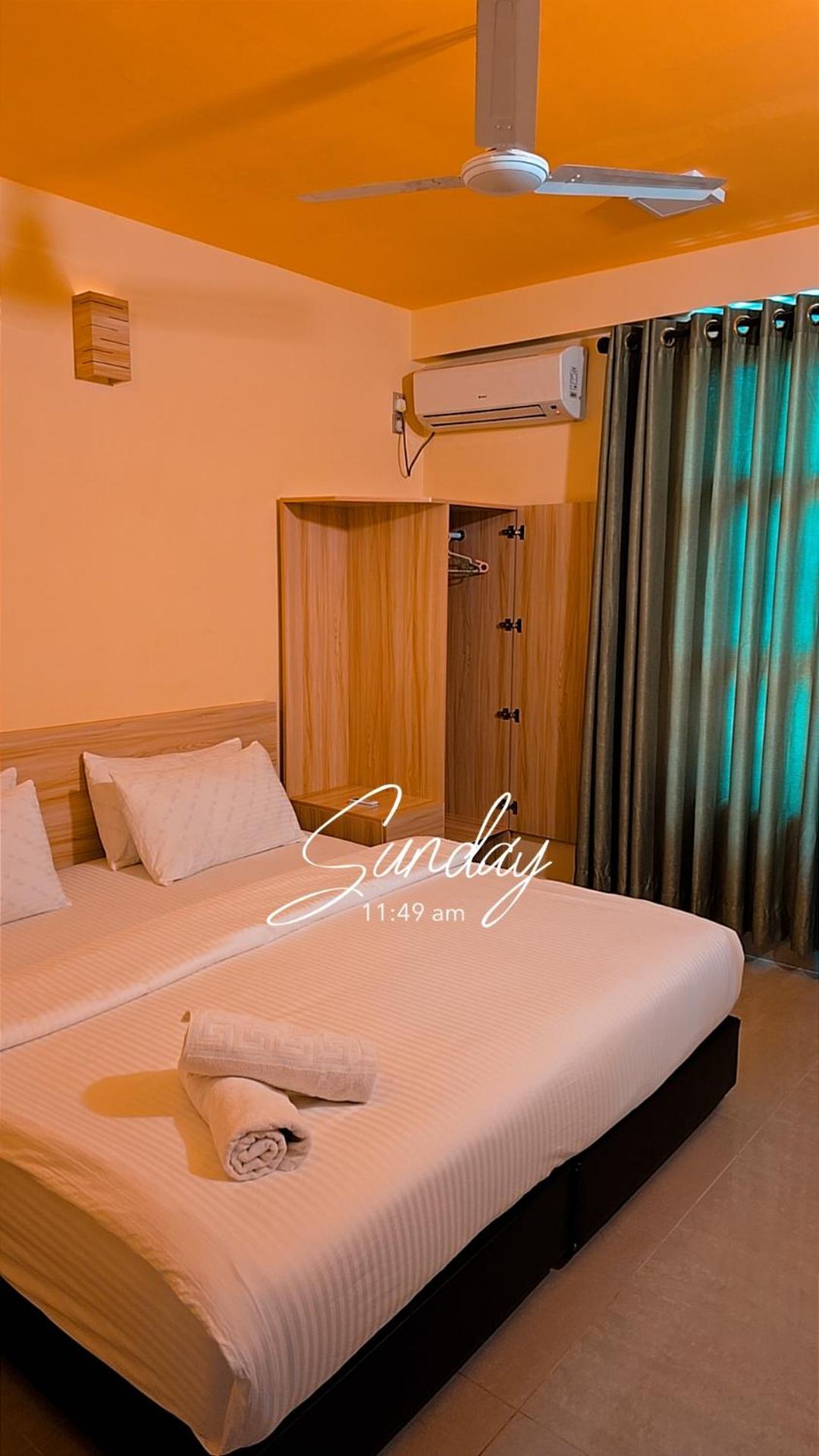 Deluxe Queen Room - Photo 9
