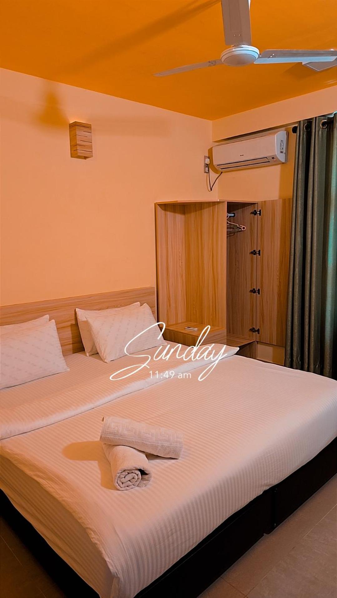 Deluxe Queen Room - Photo 10