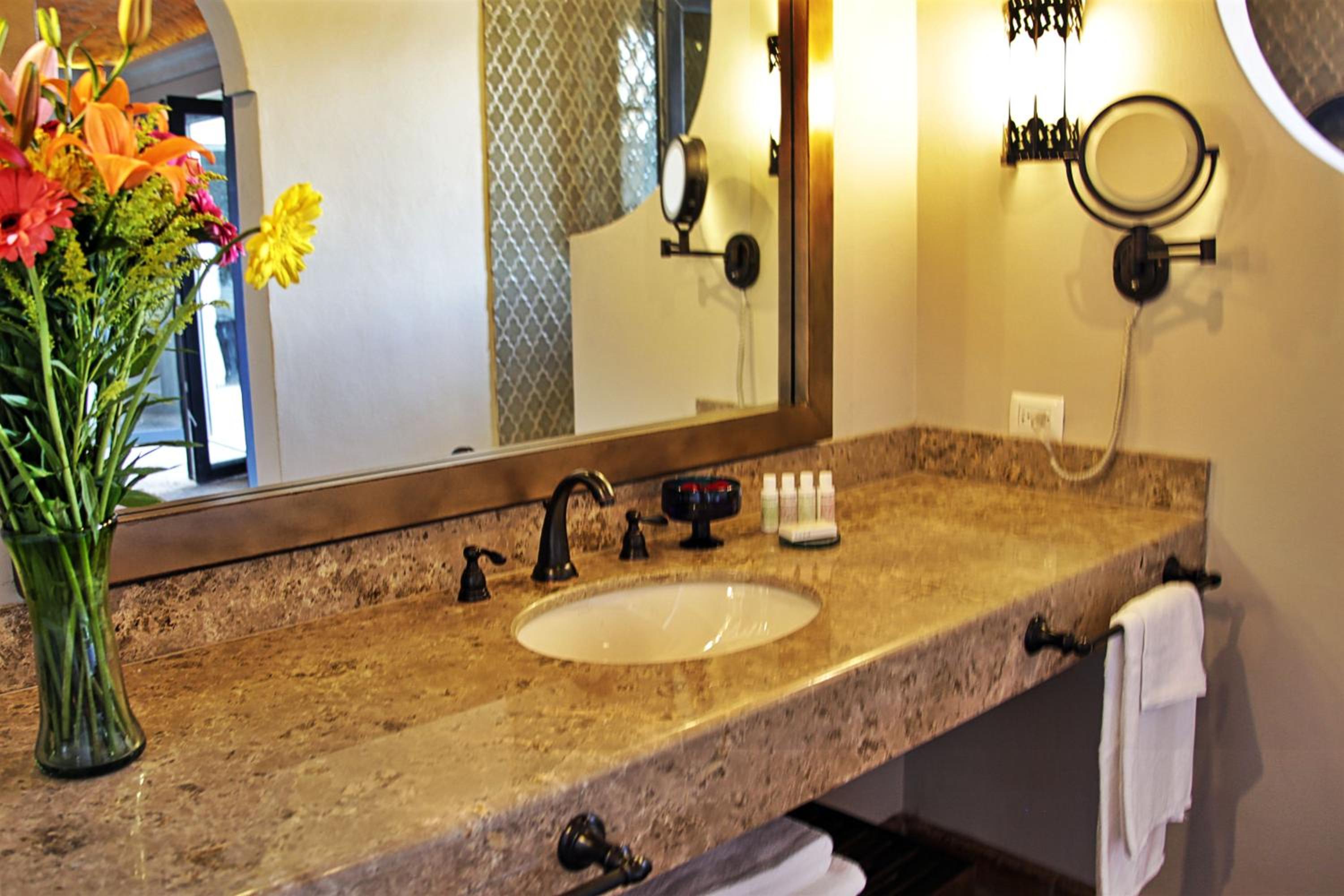 Luxury Suite - Photo 4