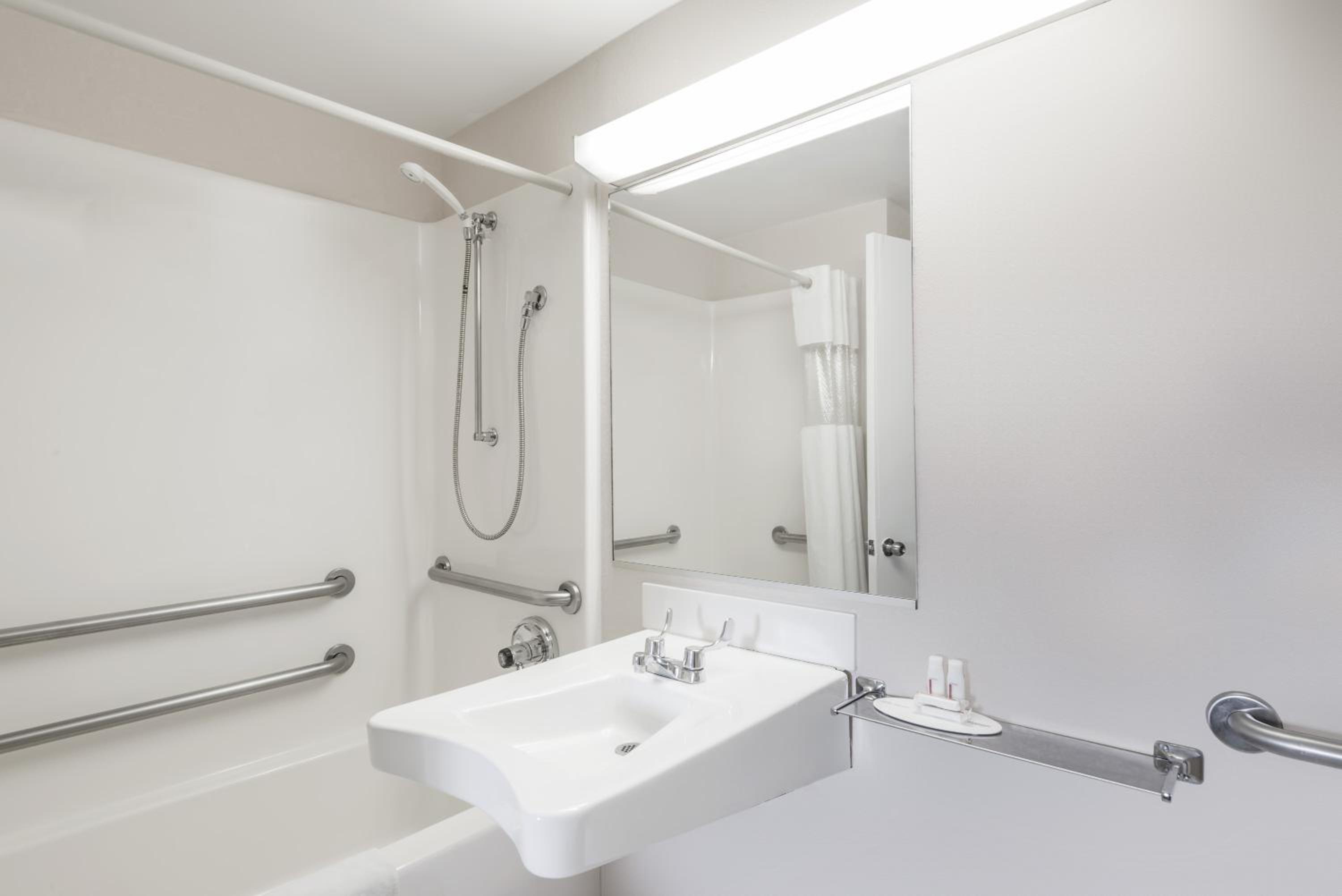 Double Room - Disability Access/Non-Smoking - Photo 2