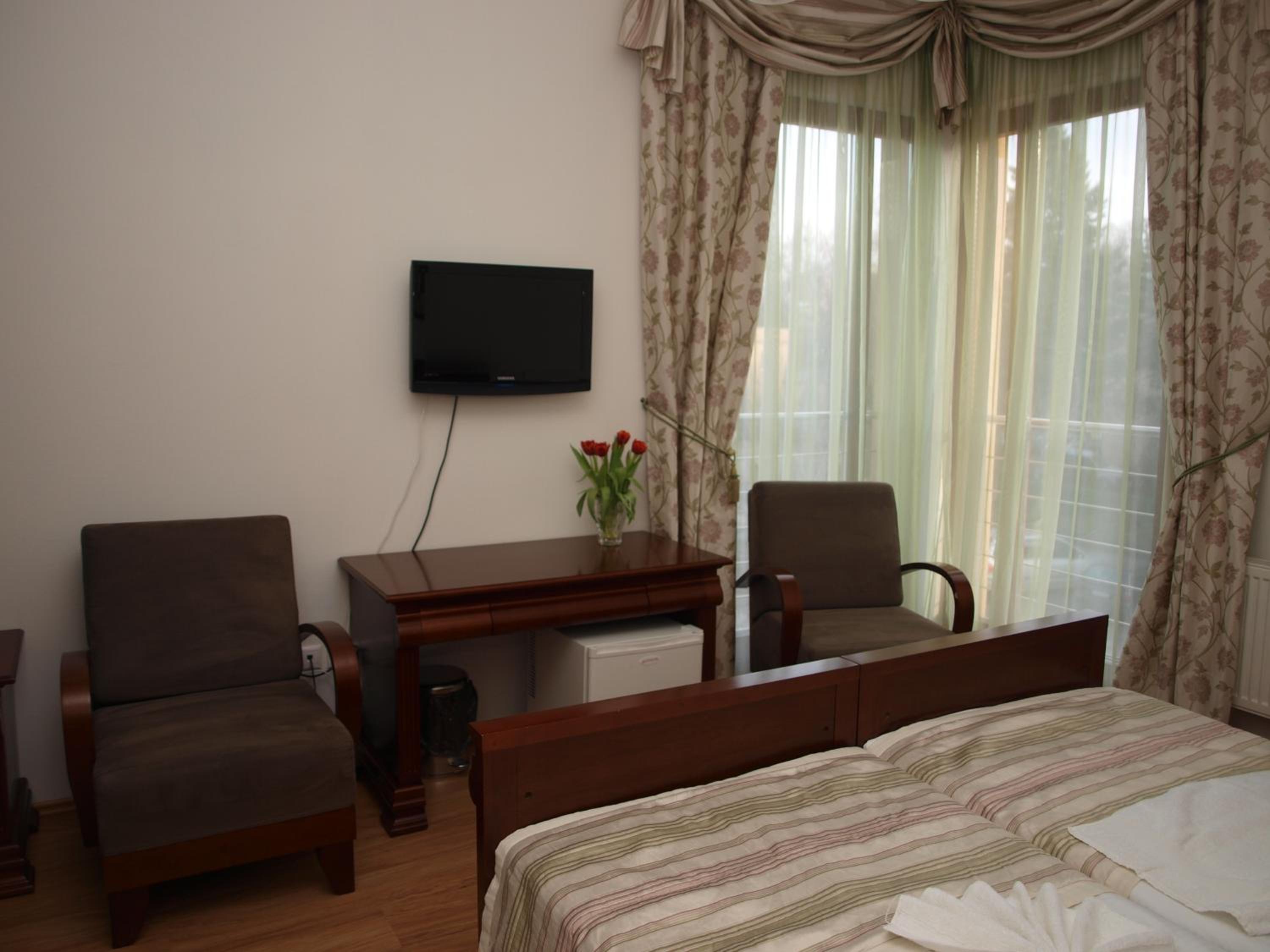 Double or Twin Room - Photo 3
