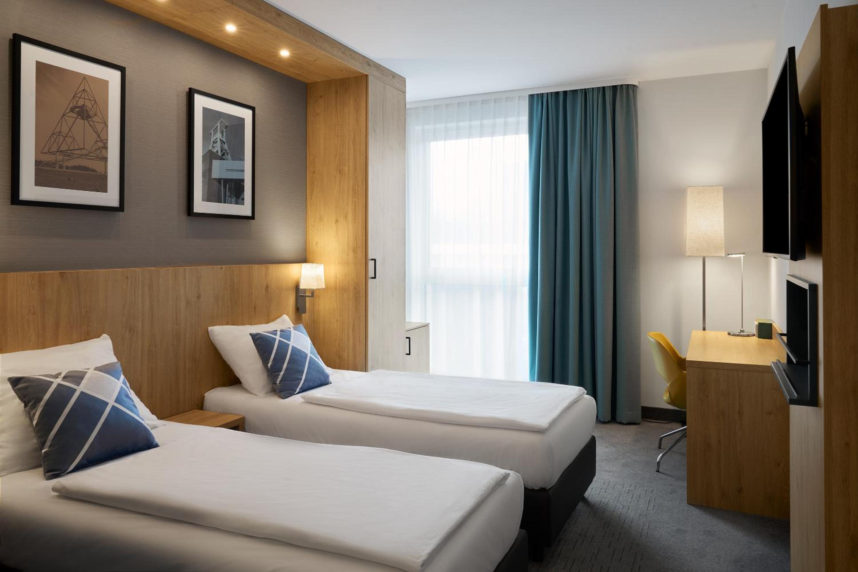 Standard Quiet Twin Room with Courtyard View - Photo 6