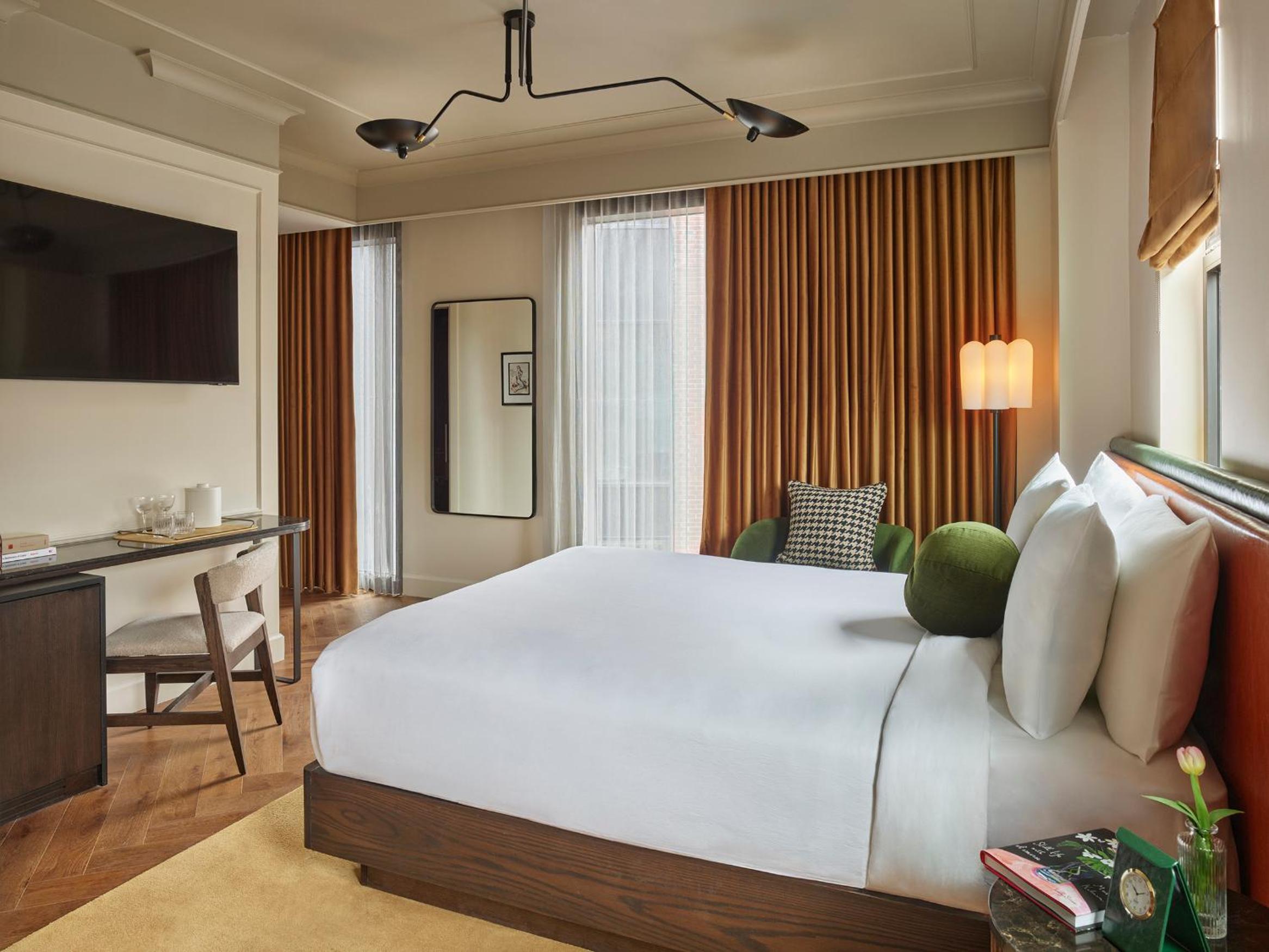 Standard King Room photo 2