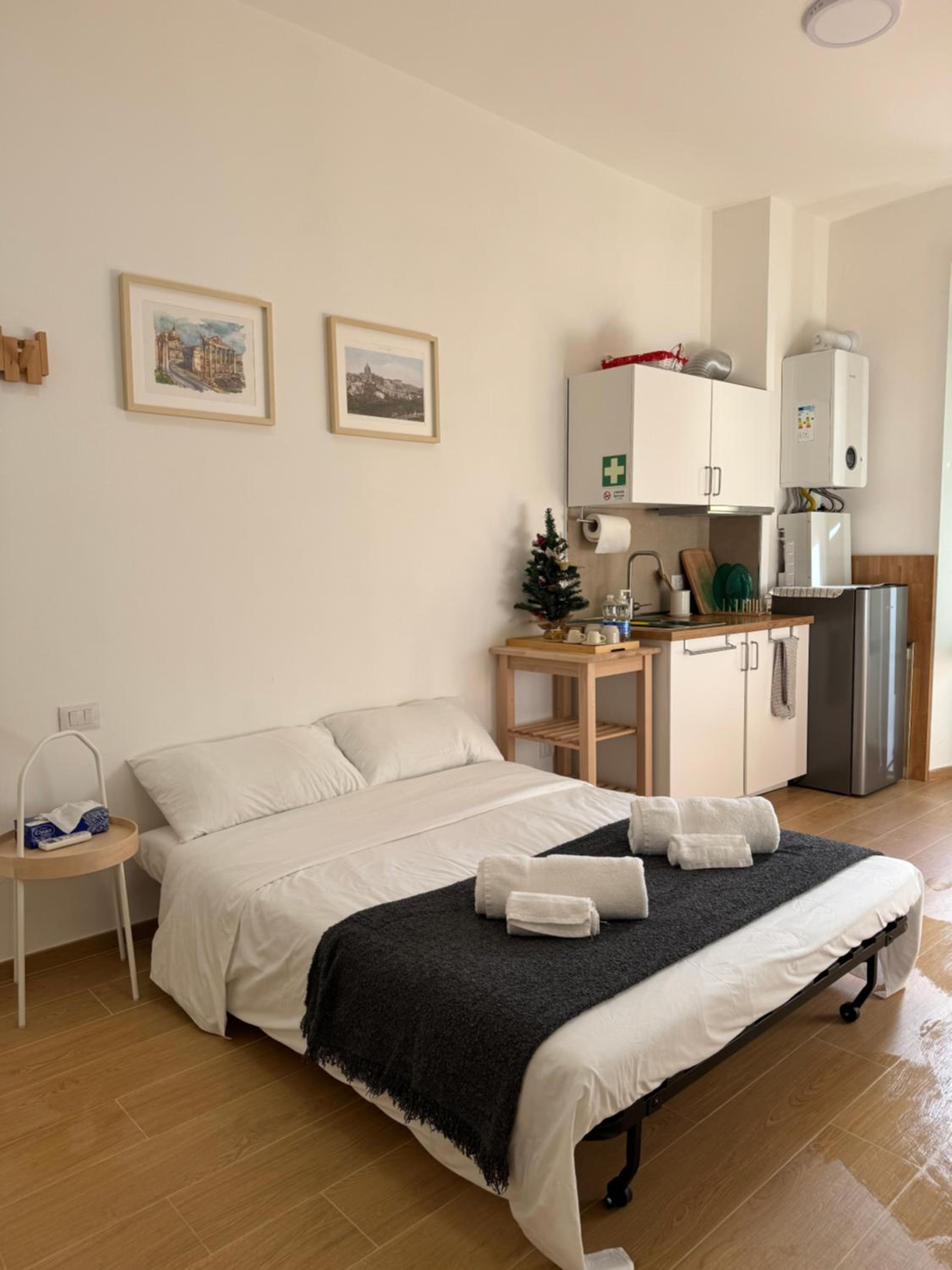 Double Room with Private External Bathroom photo 2