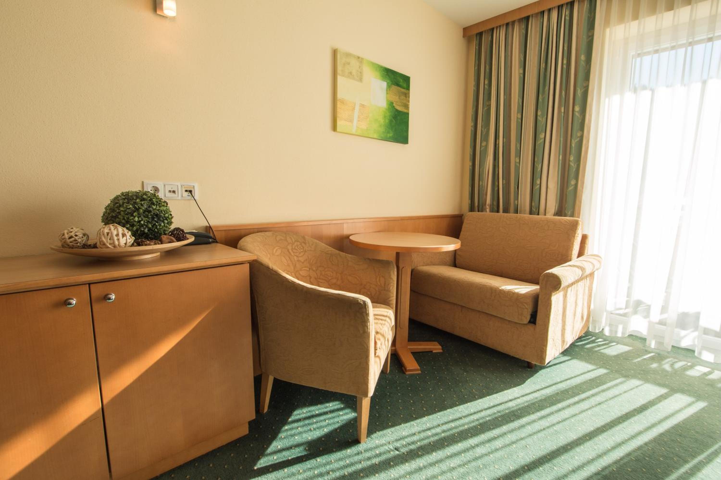 Superior Two-Bedroom Suite - Photo 9