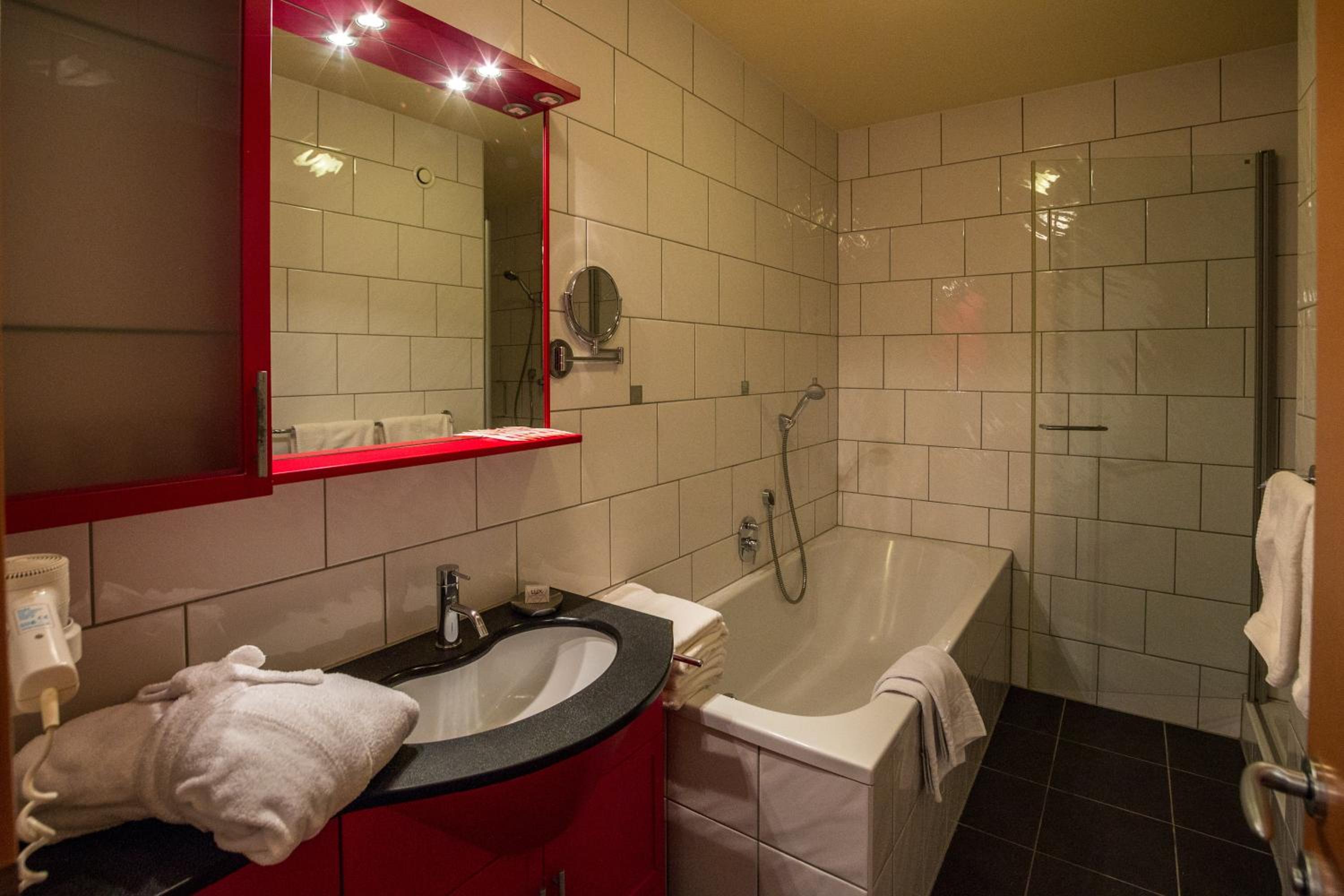 Superior Two-Bedroom Suite - Photo 12