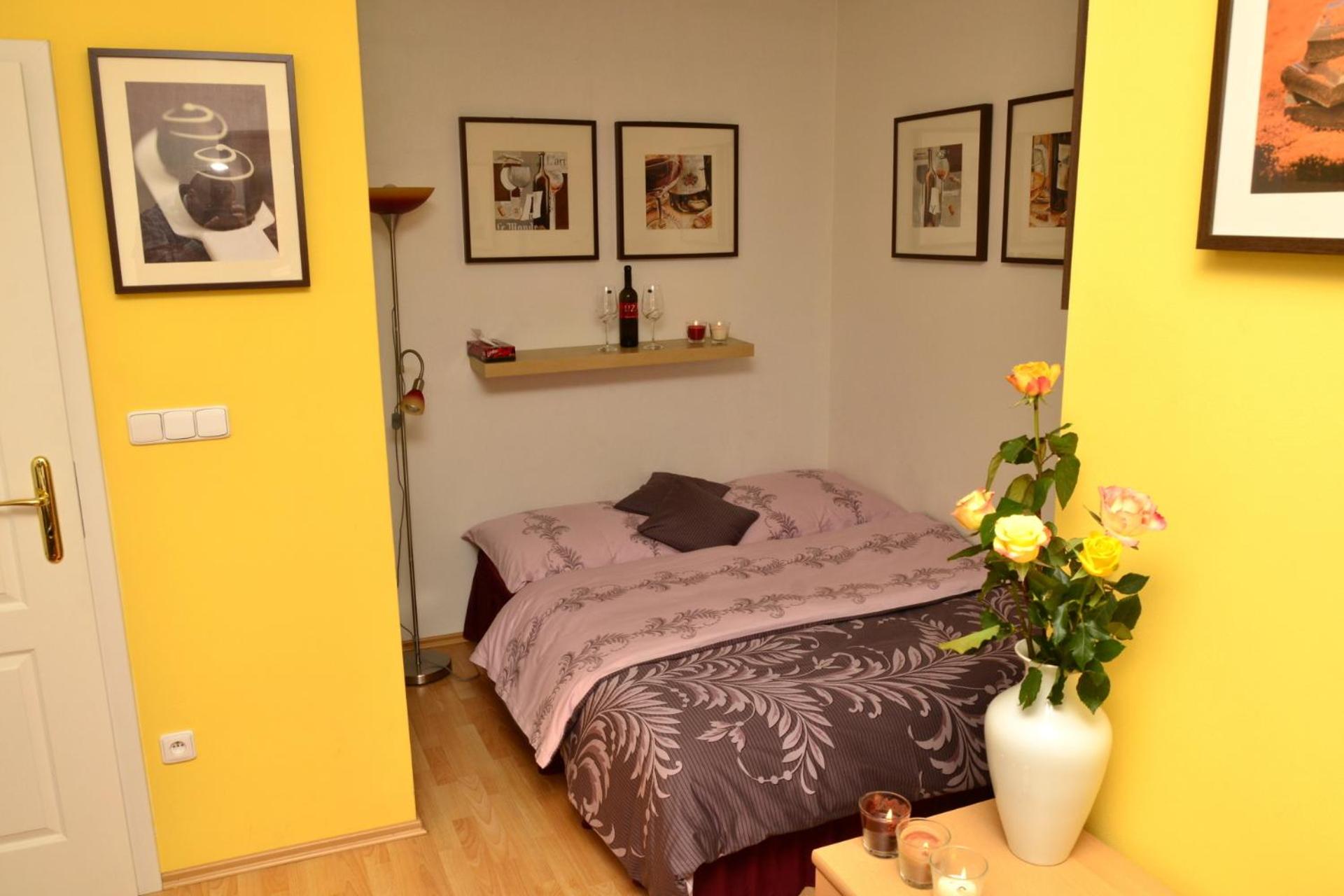 Studio Apartment photo 1