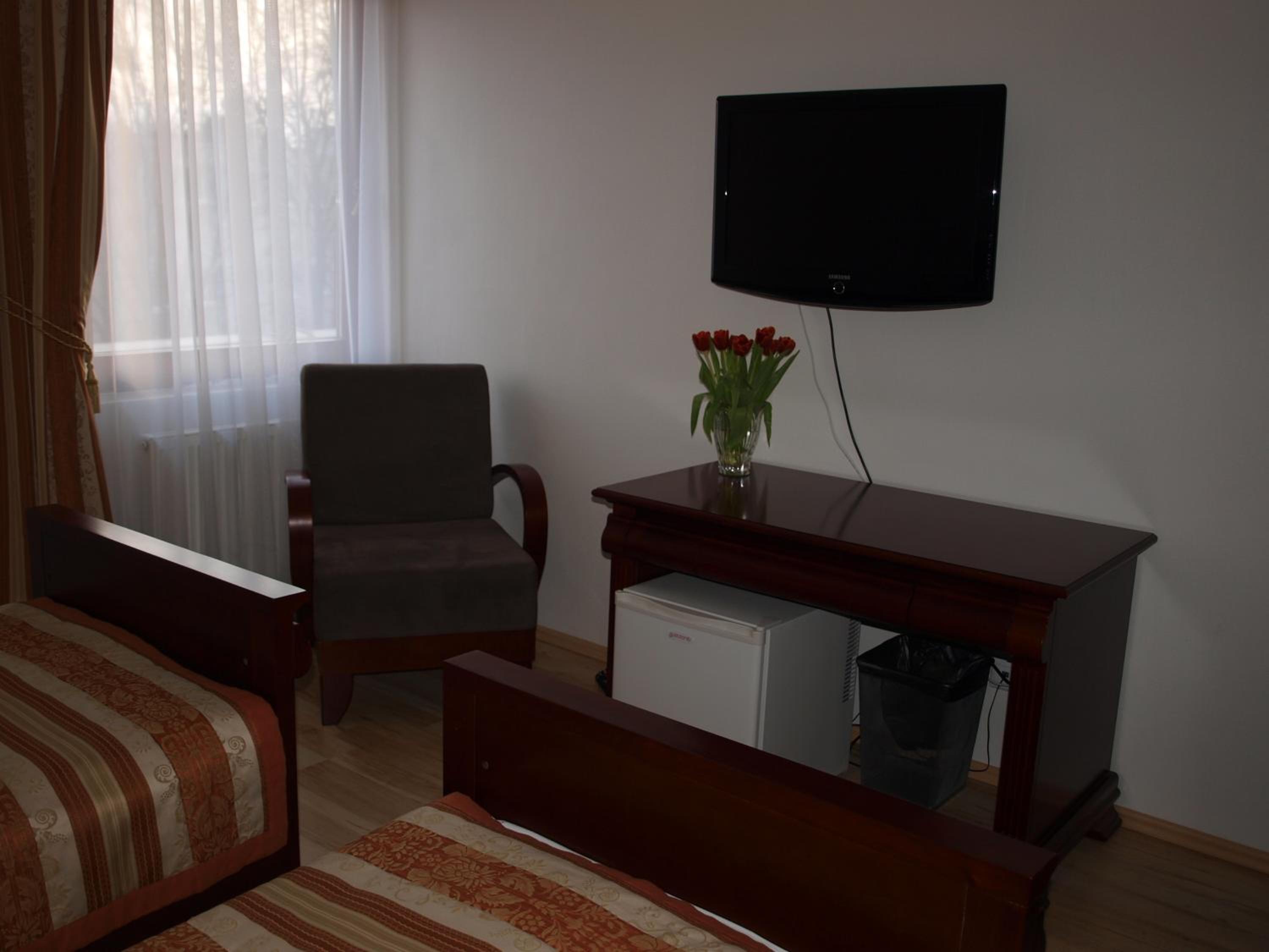 Double or Twin Room - Photo 4