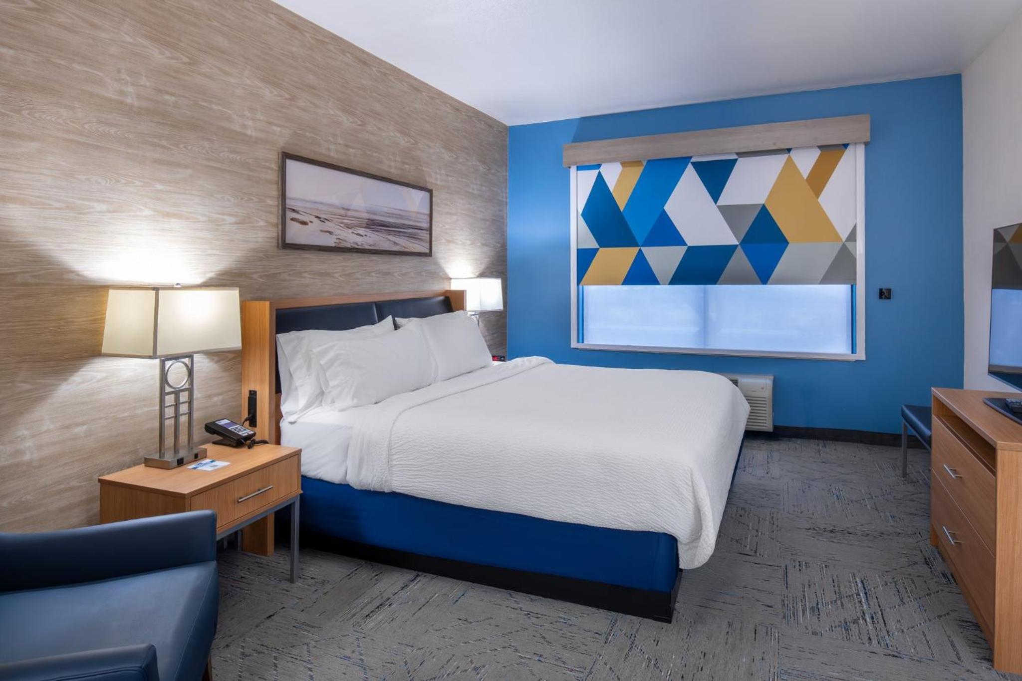 Standard King Room - Photo 4