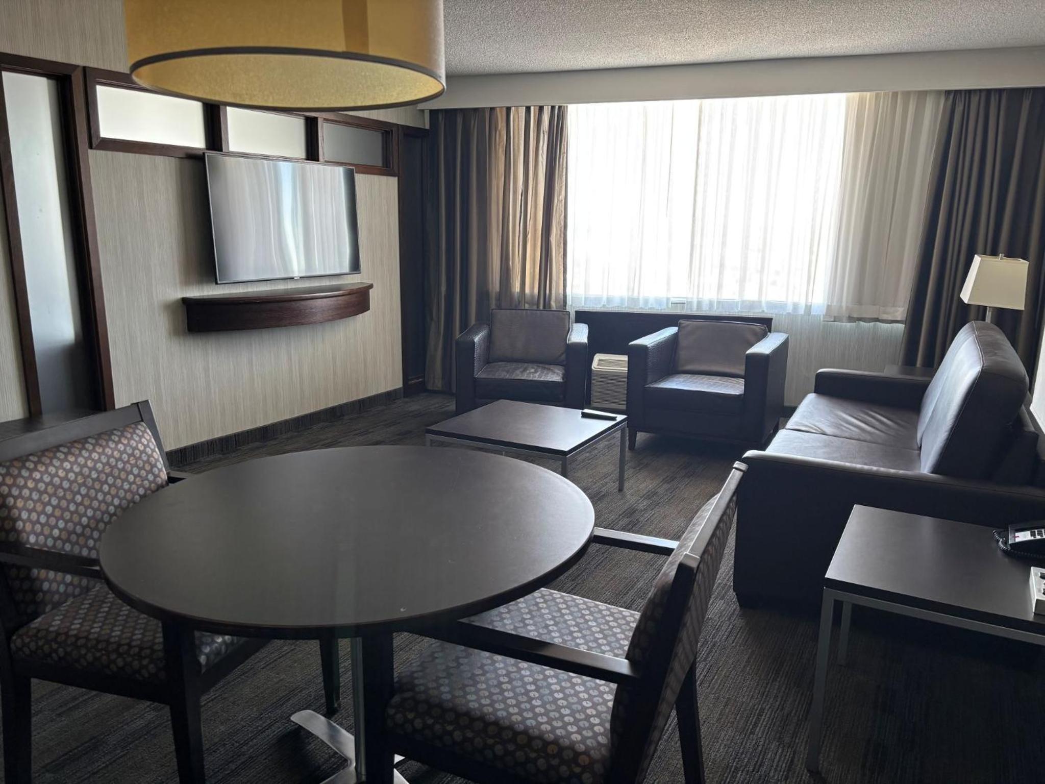King Suite with Sofa Bed - Non Smoking - Photo 4