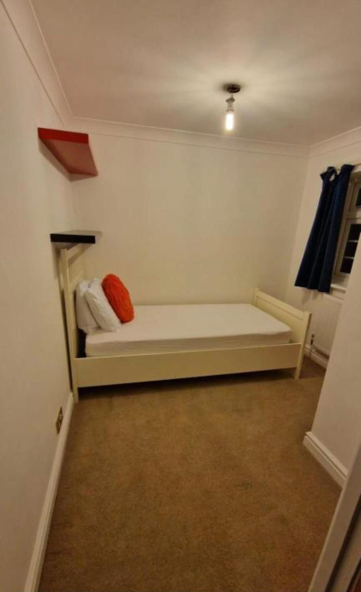 Standard Single Room with Shared Bathroom