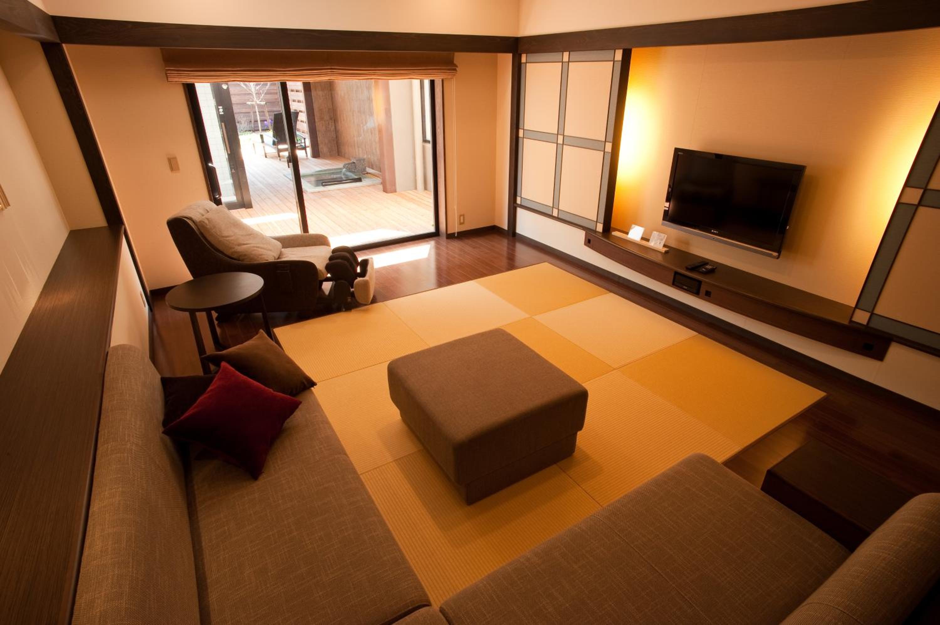 Room with Tatami Area and Onsen Open-Air Bath - Buffet Breakfast + Kaiseki Dinner Included - Photo 12