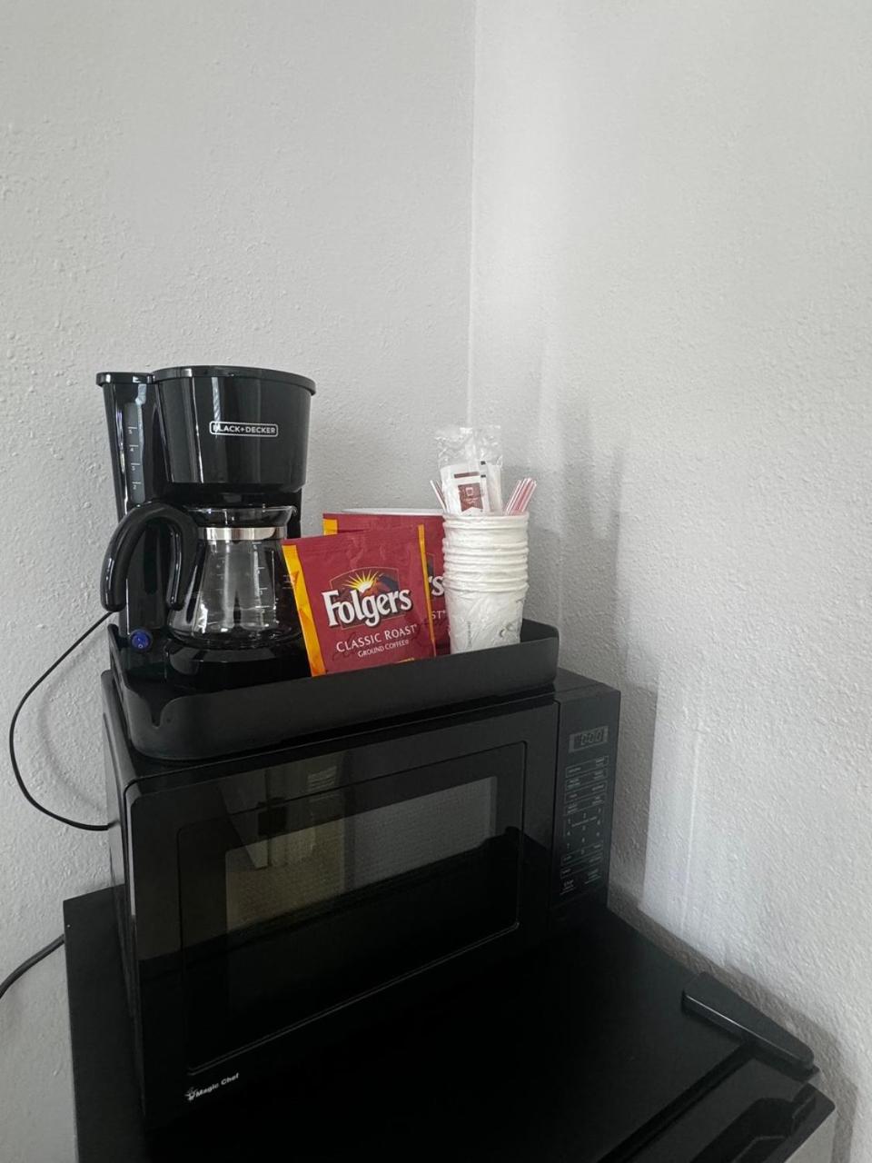 Double Room - Non-Smoking  - Photo 8