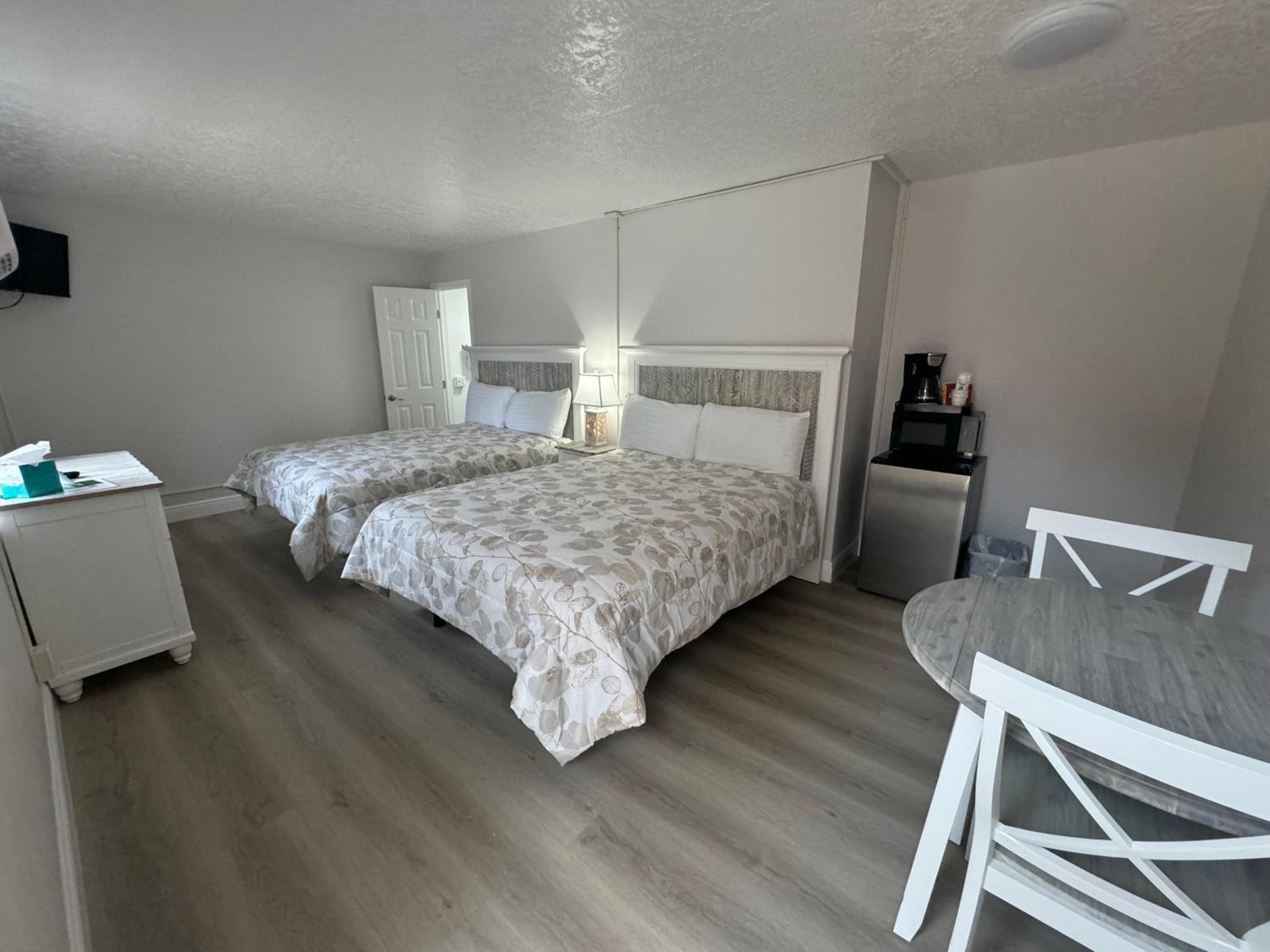 Double Room - Non-Smoking  - Photo 3